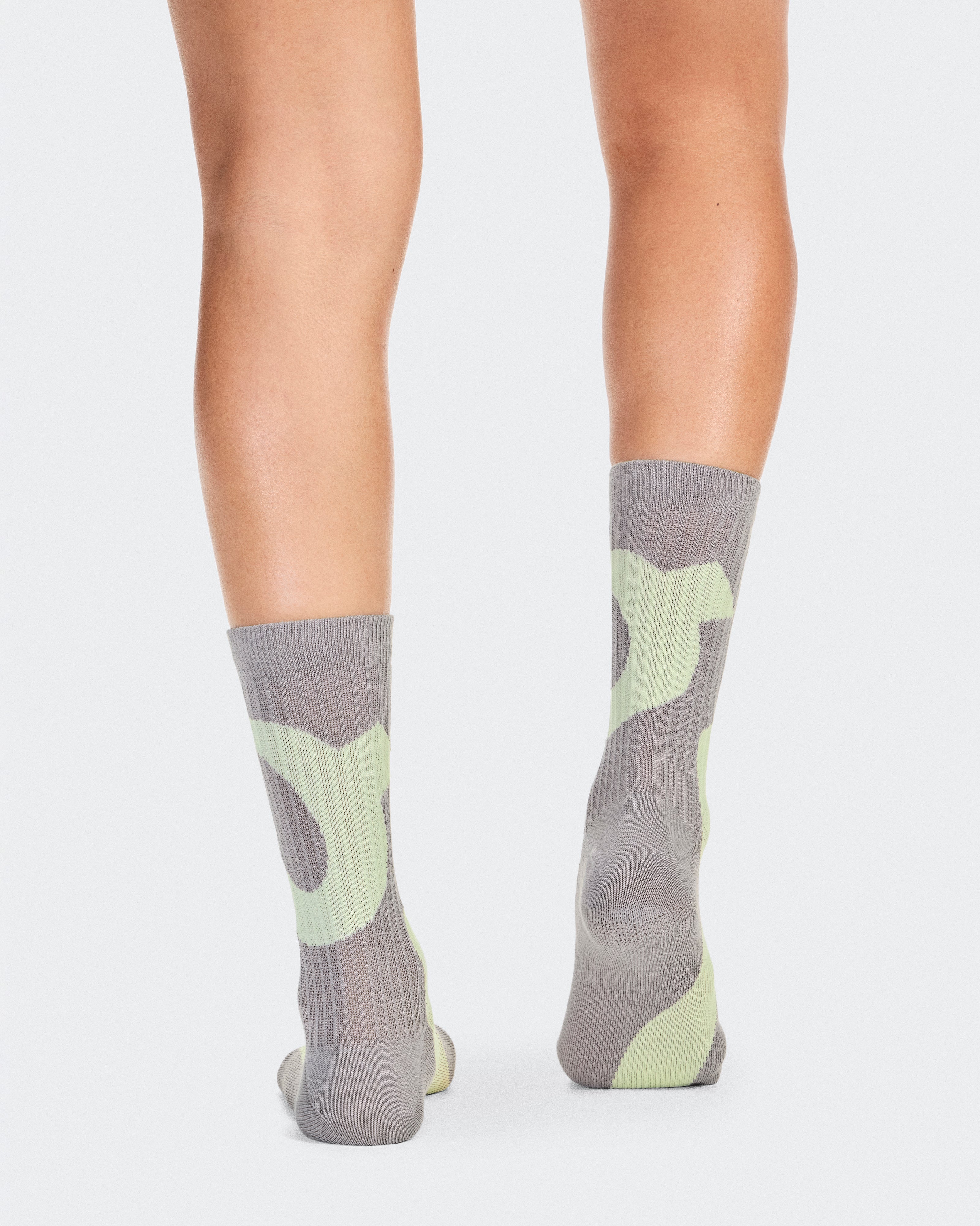 On Liquid Logo Sock High 2P Zinc | Linen