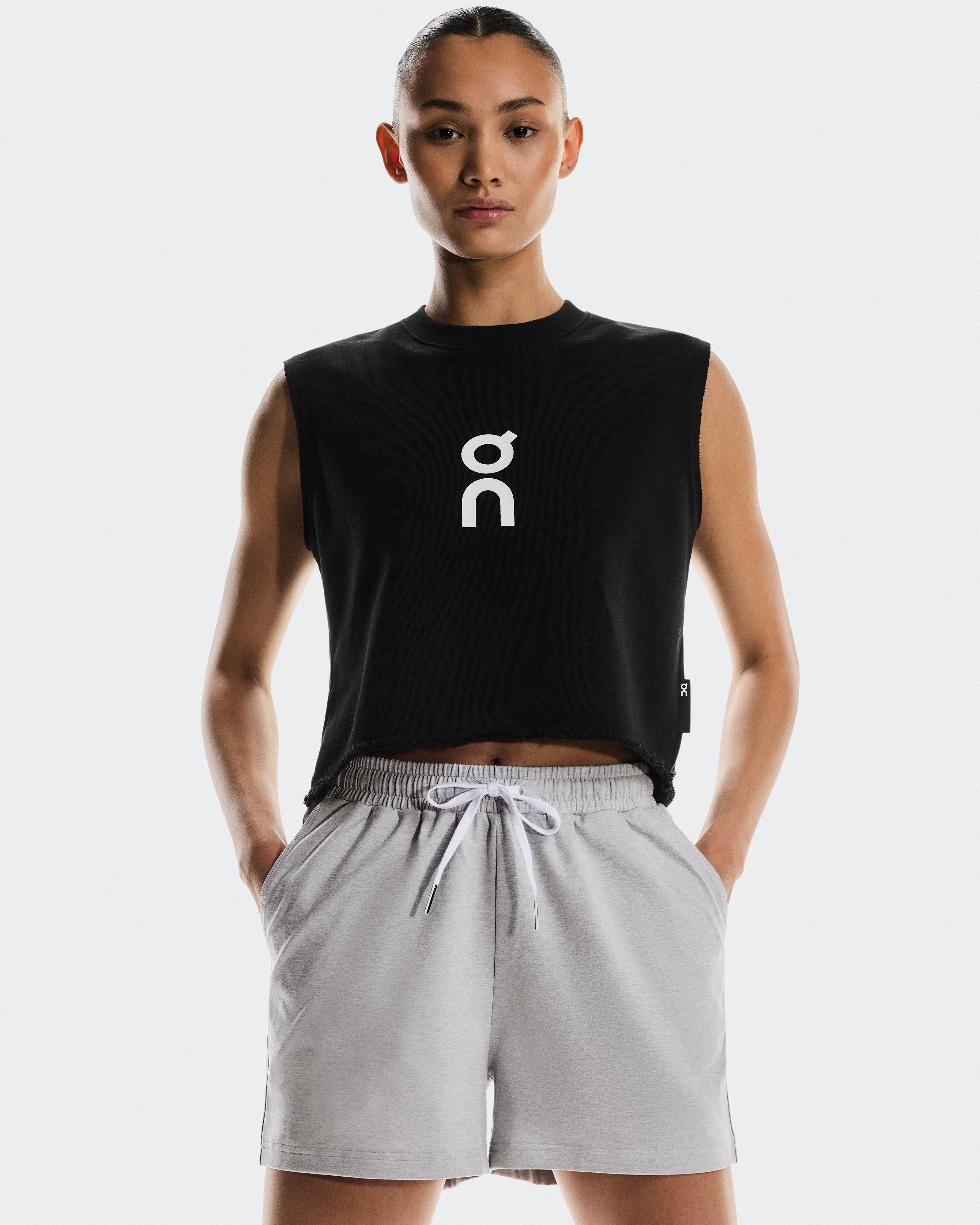 On Courtside Shorts Gravel (Women's)