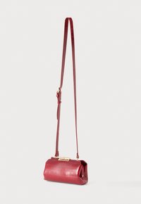 Valentino Glace Clutch Ciliegia