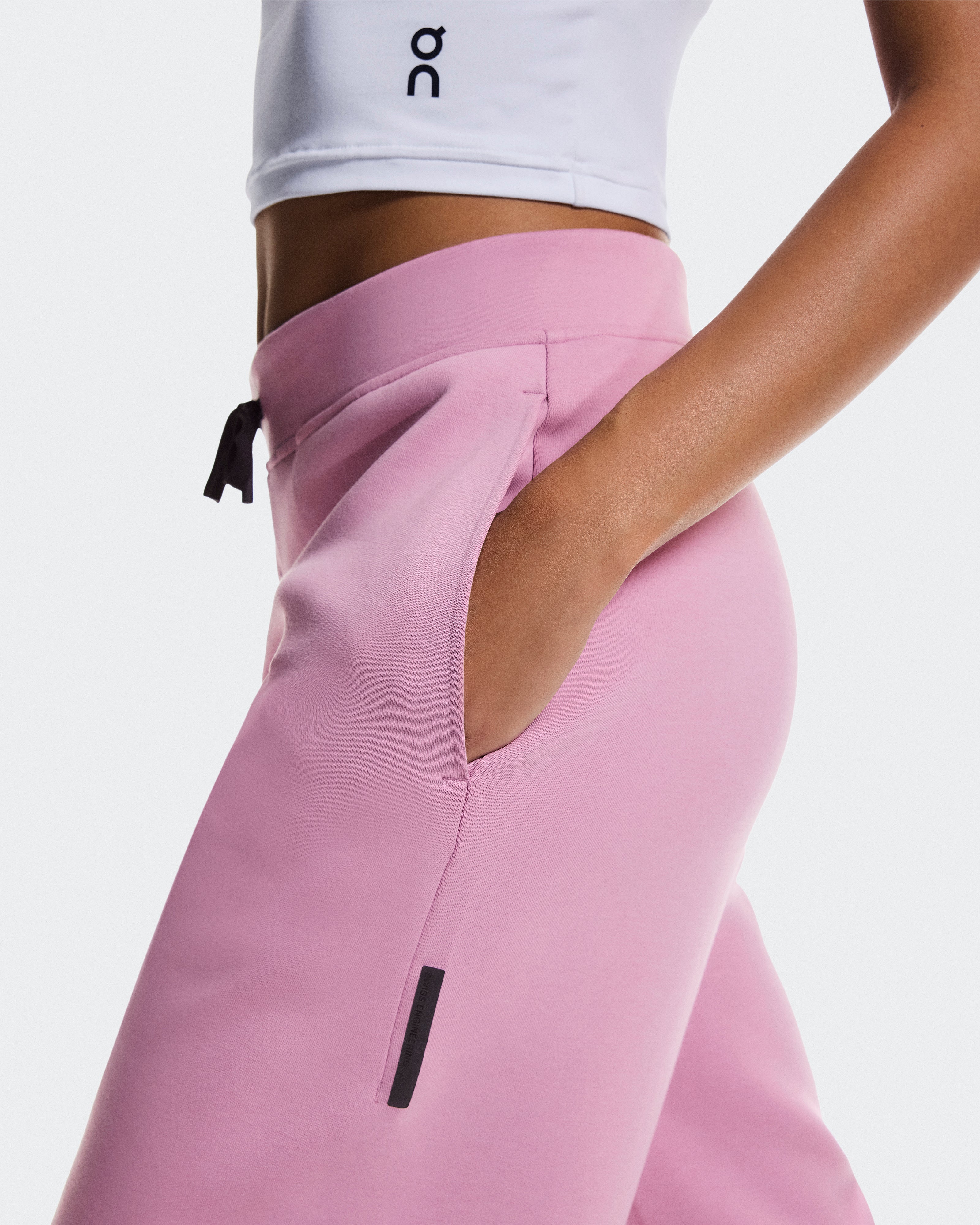 On Focus Tech Sweatpants Sakura (Women'S)
