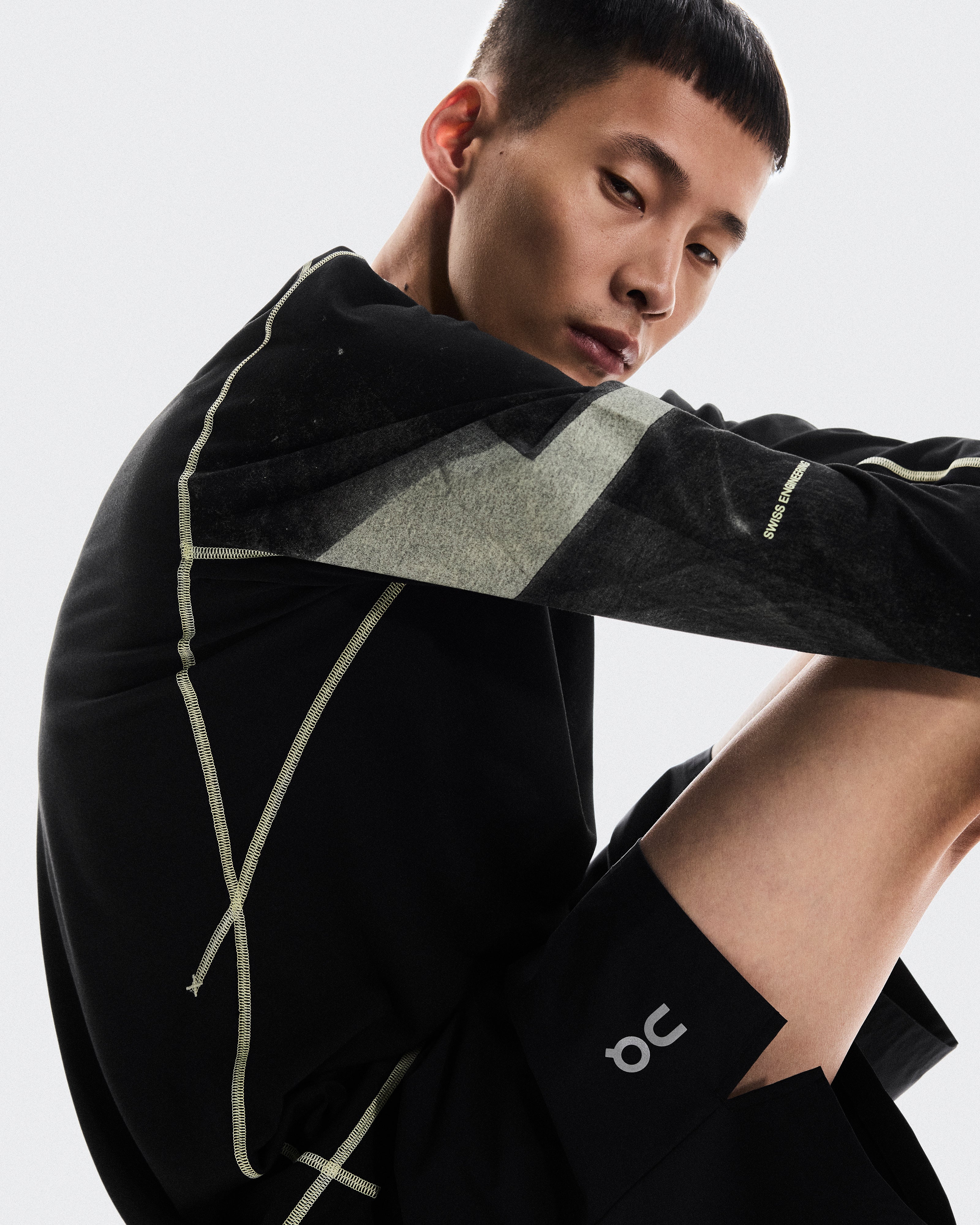 on active long-t graphic Black