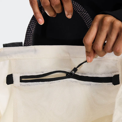 On Tote Pack 25L Cream | Black