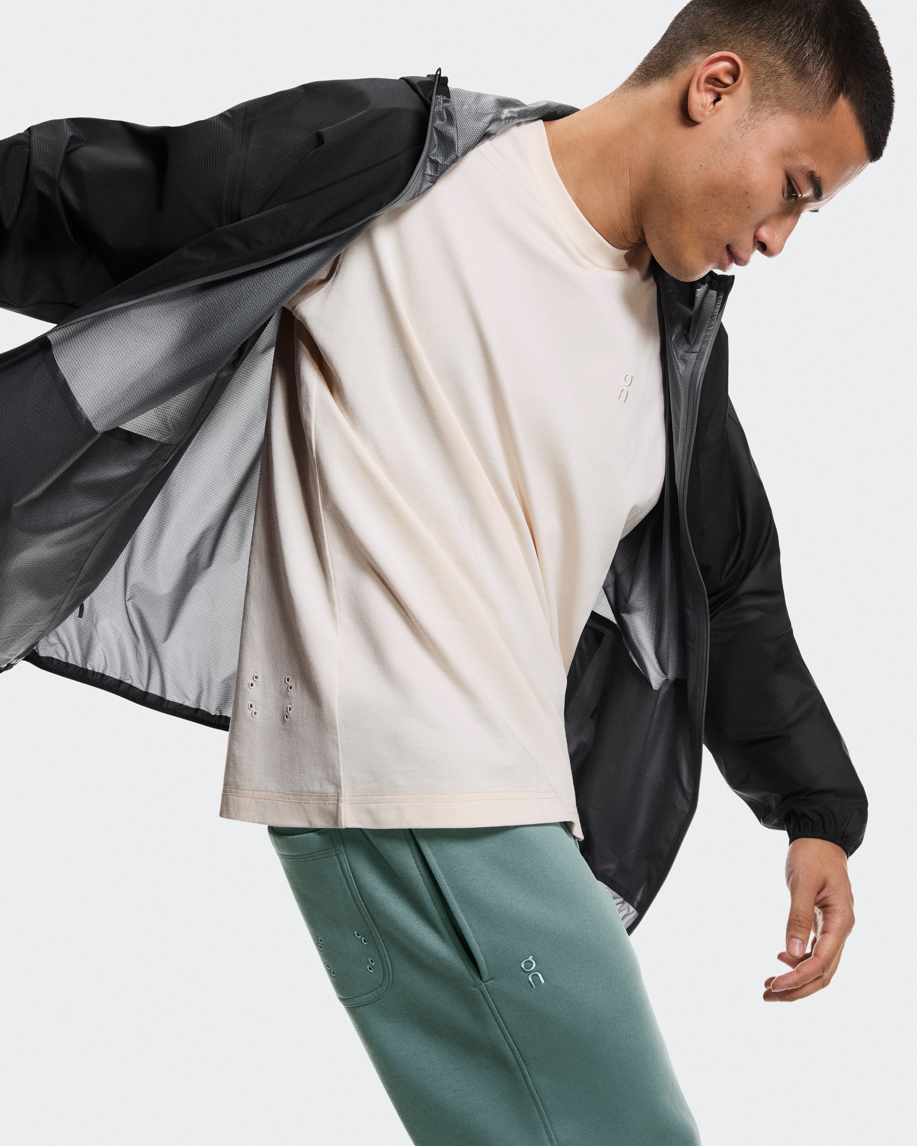 On Explore Lightweight Waterproof Jacket Black