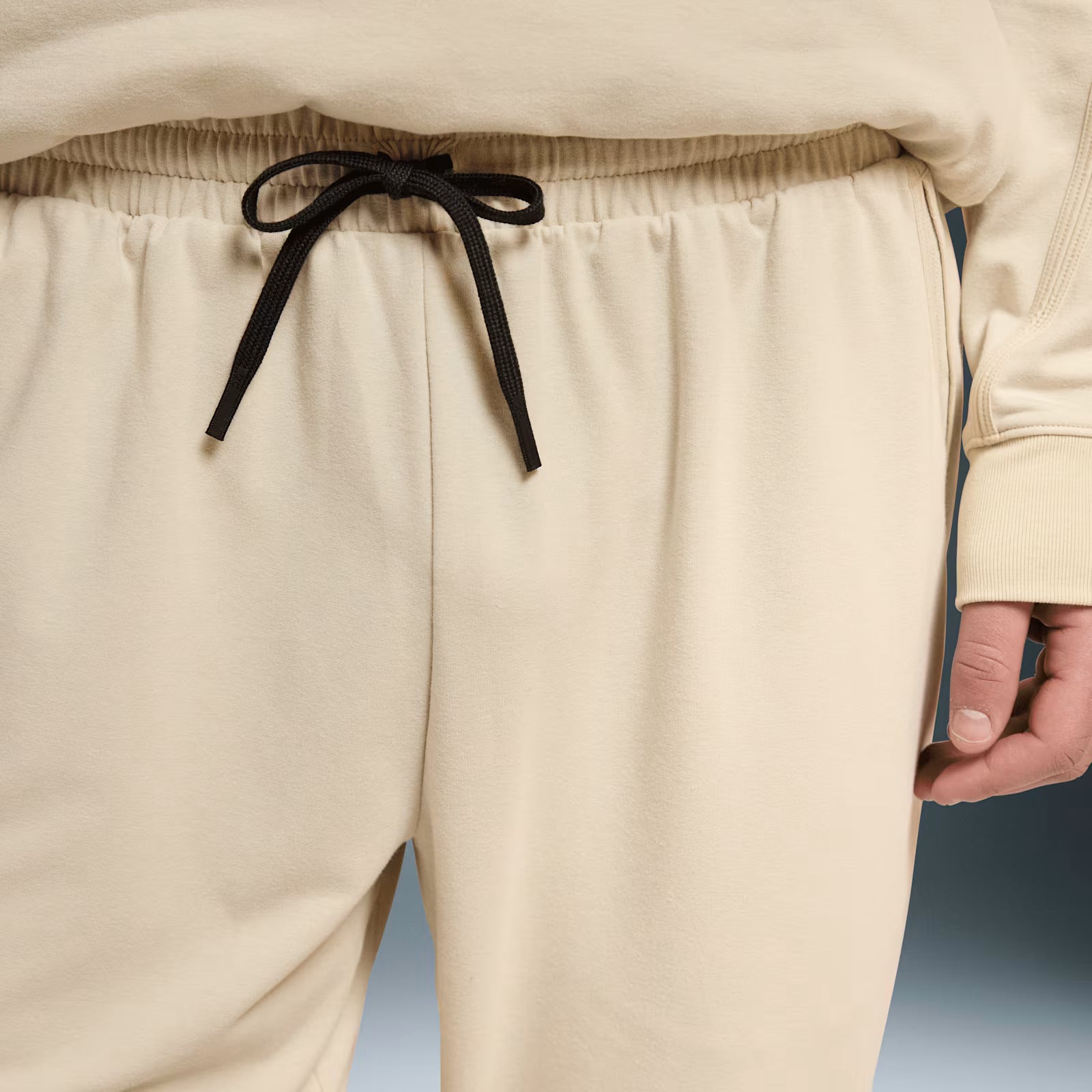 On Movement Joggers Sand