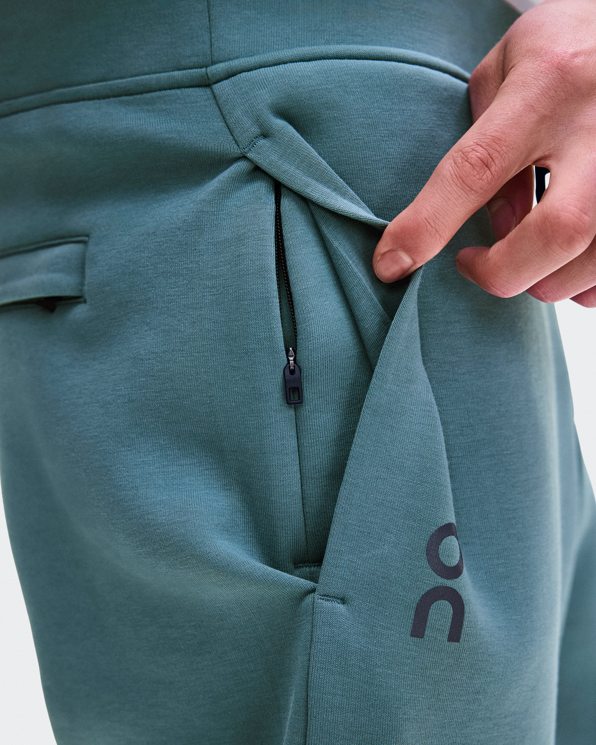 On Focus Tech Sweatpants Agave
