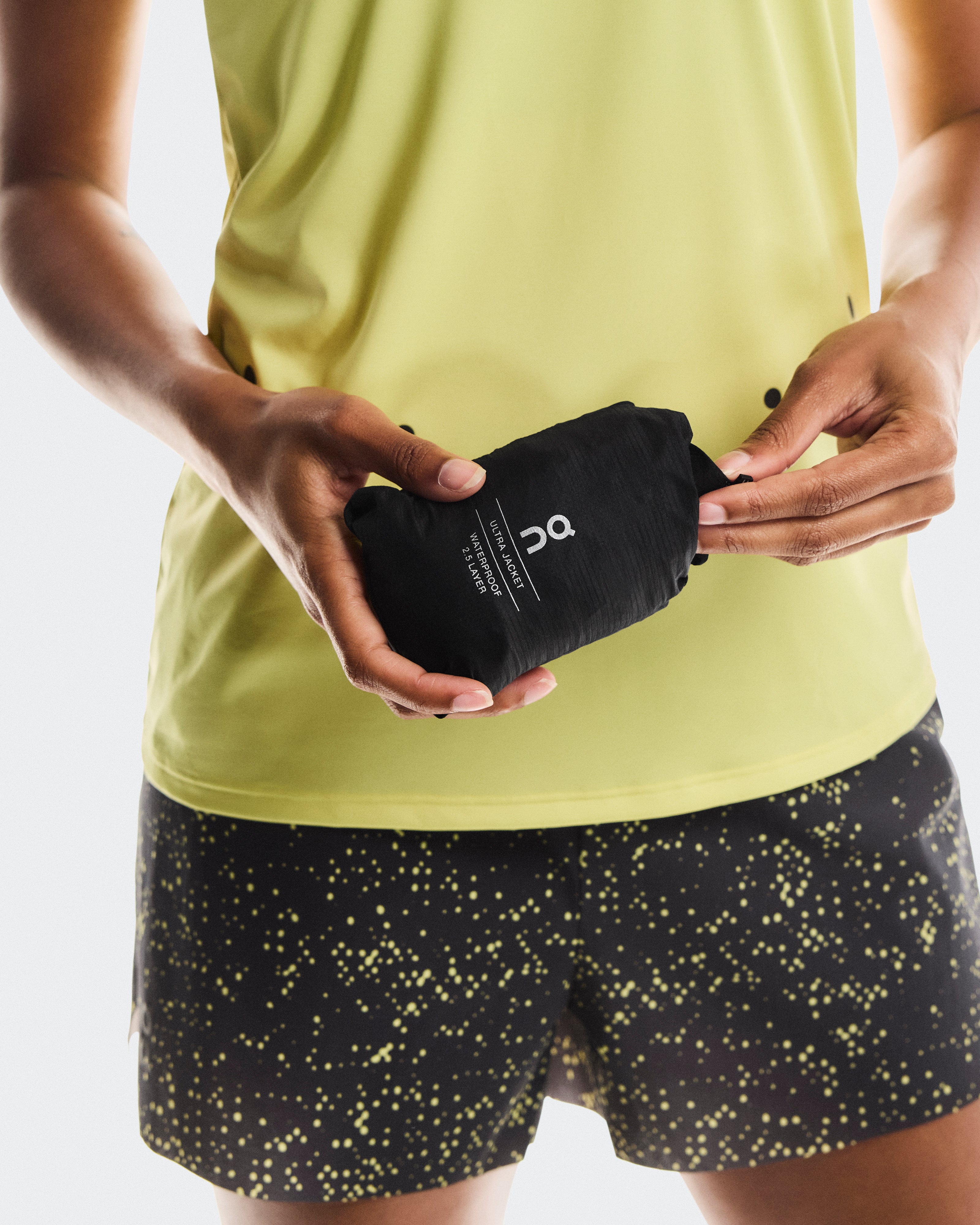 On Ultra Jacket Black (Women'S)