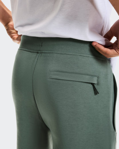 On Focus Tech Shorts Olive