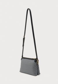 Valentino Queen Re Cross Body Bag Nero