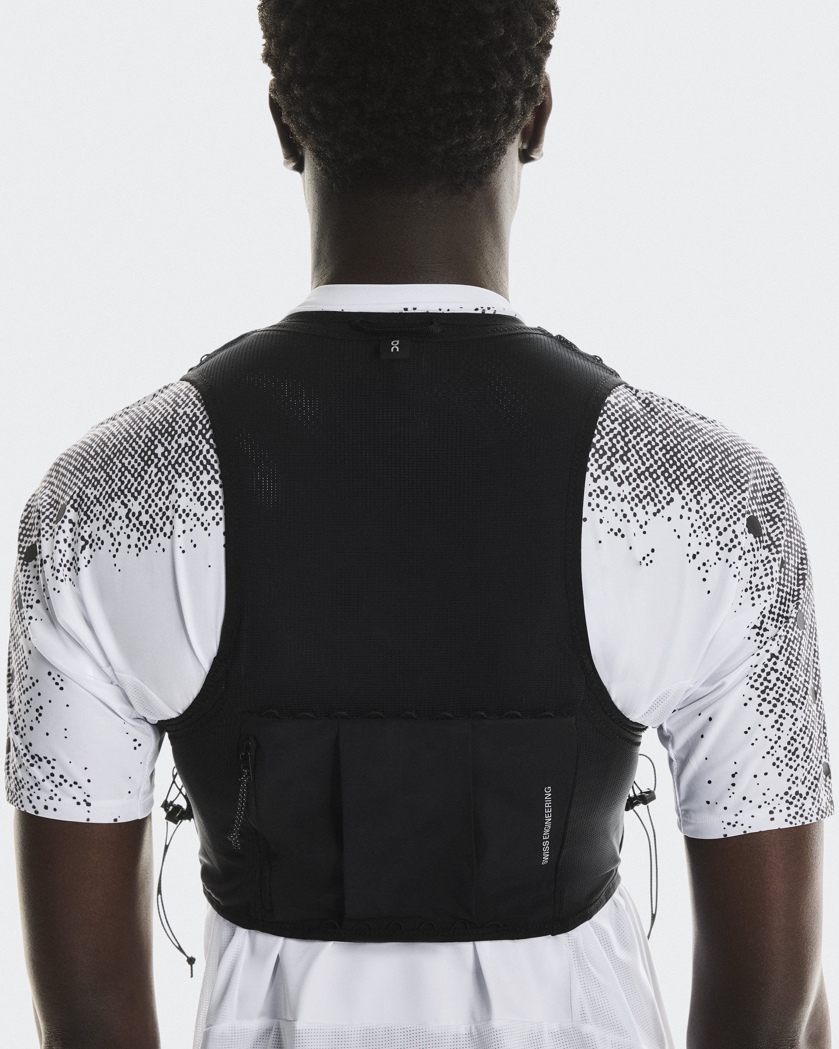 On Ultra Vest Pro Black