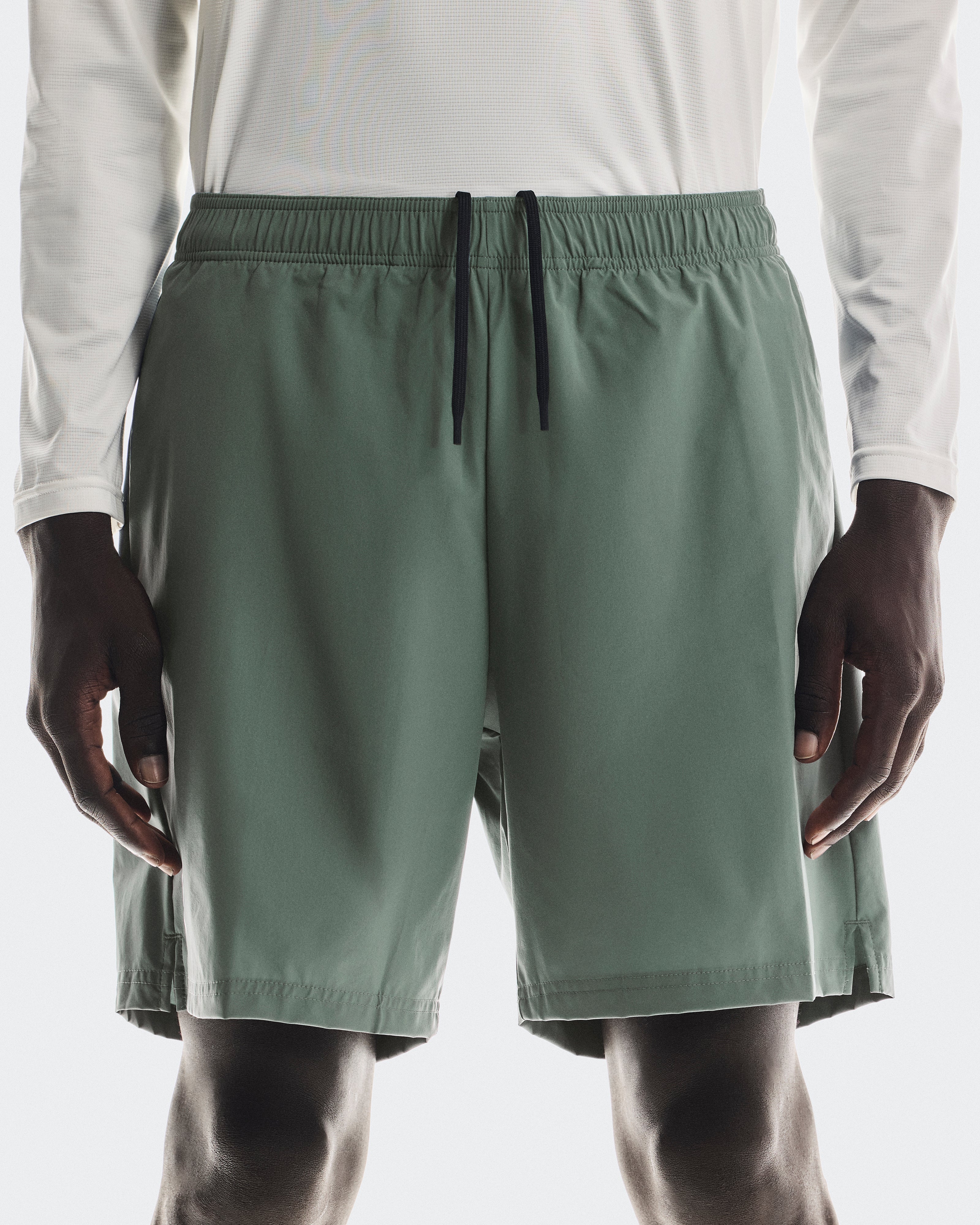 On 7" Core Shorts Olive