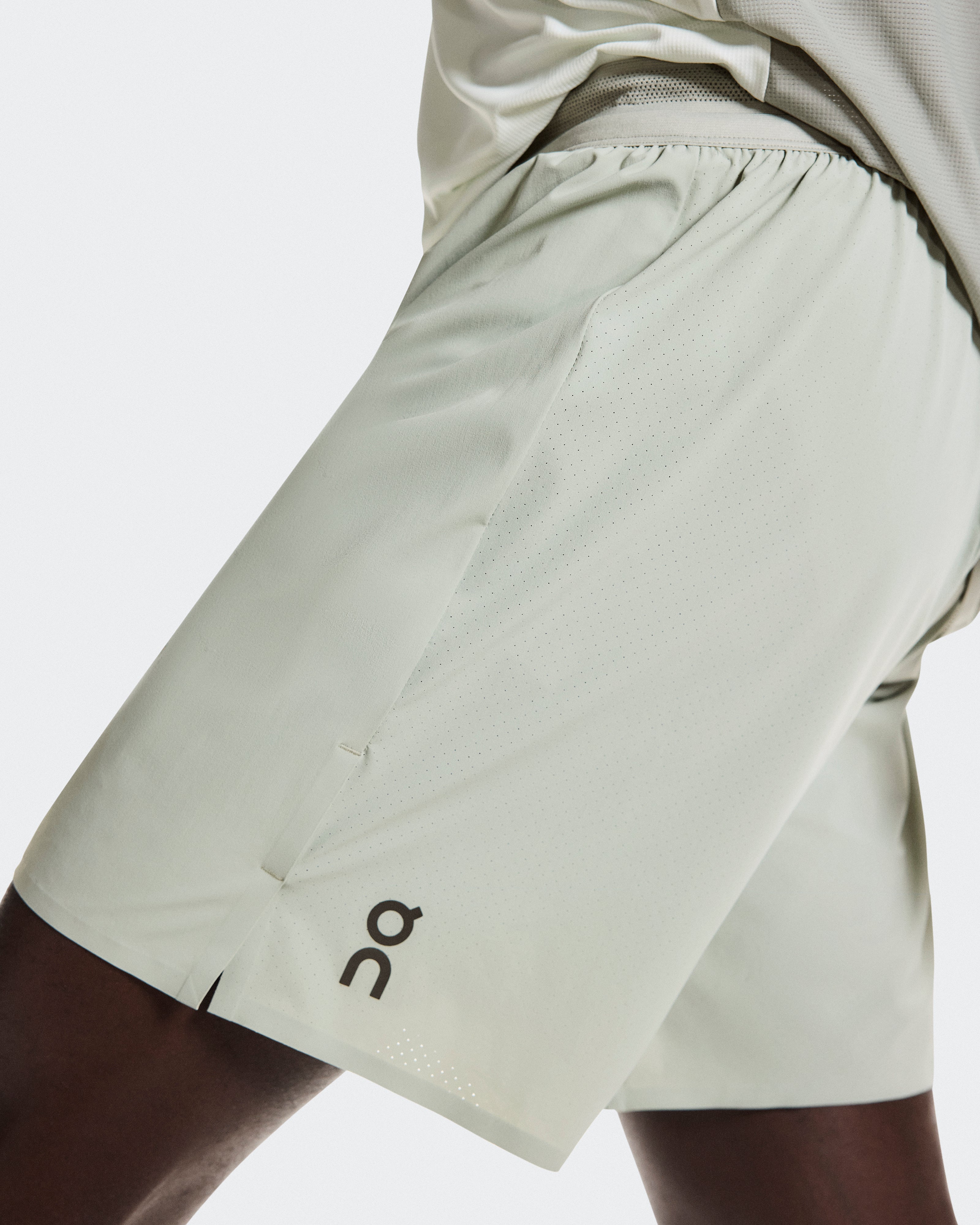 On 7" Performance Shorts Tin