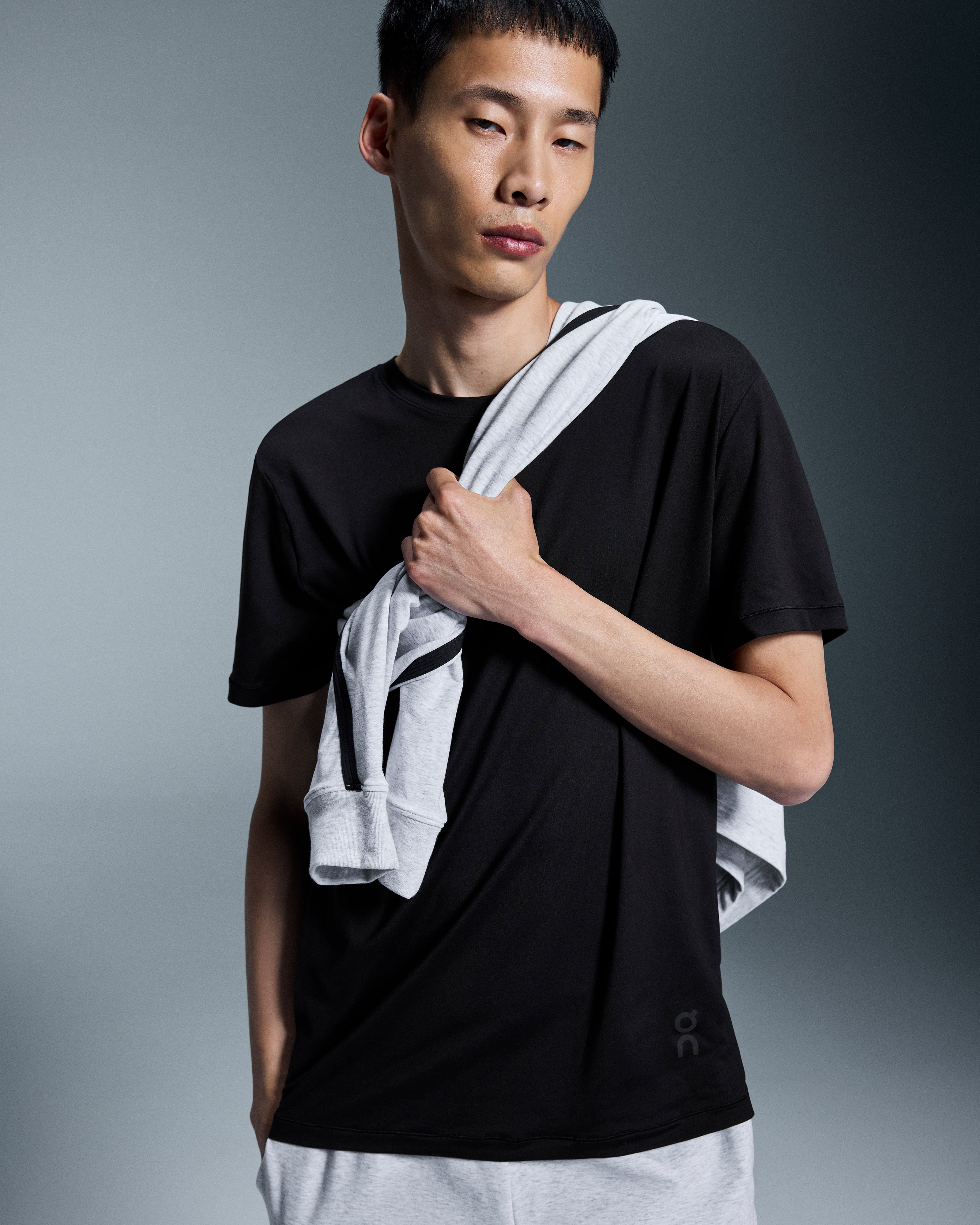 On Studio-T Black