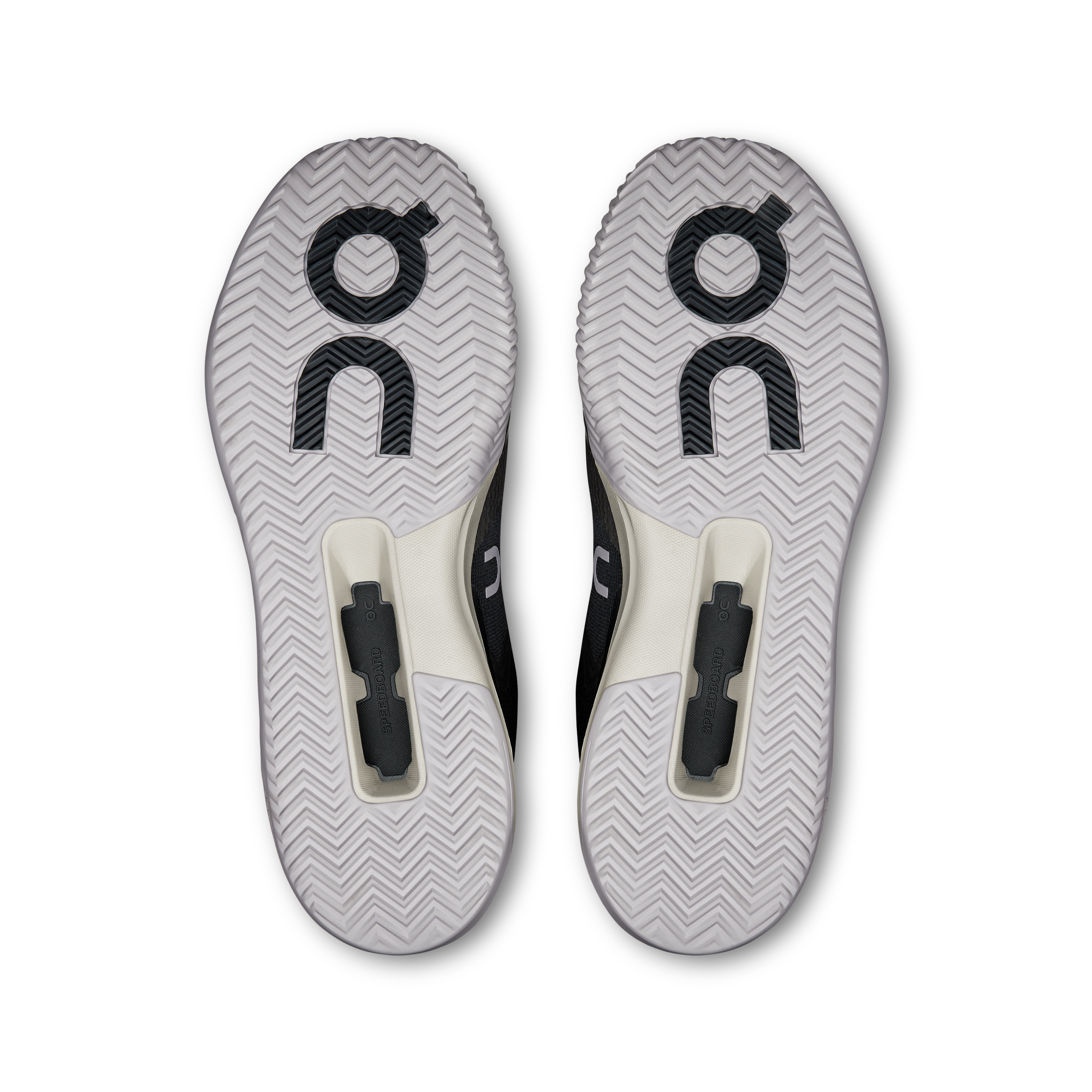 on running the roger advantage pro clay black white