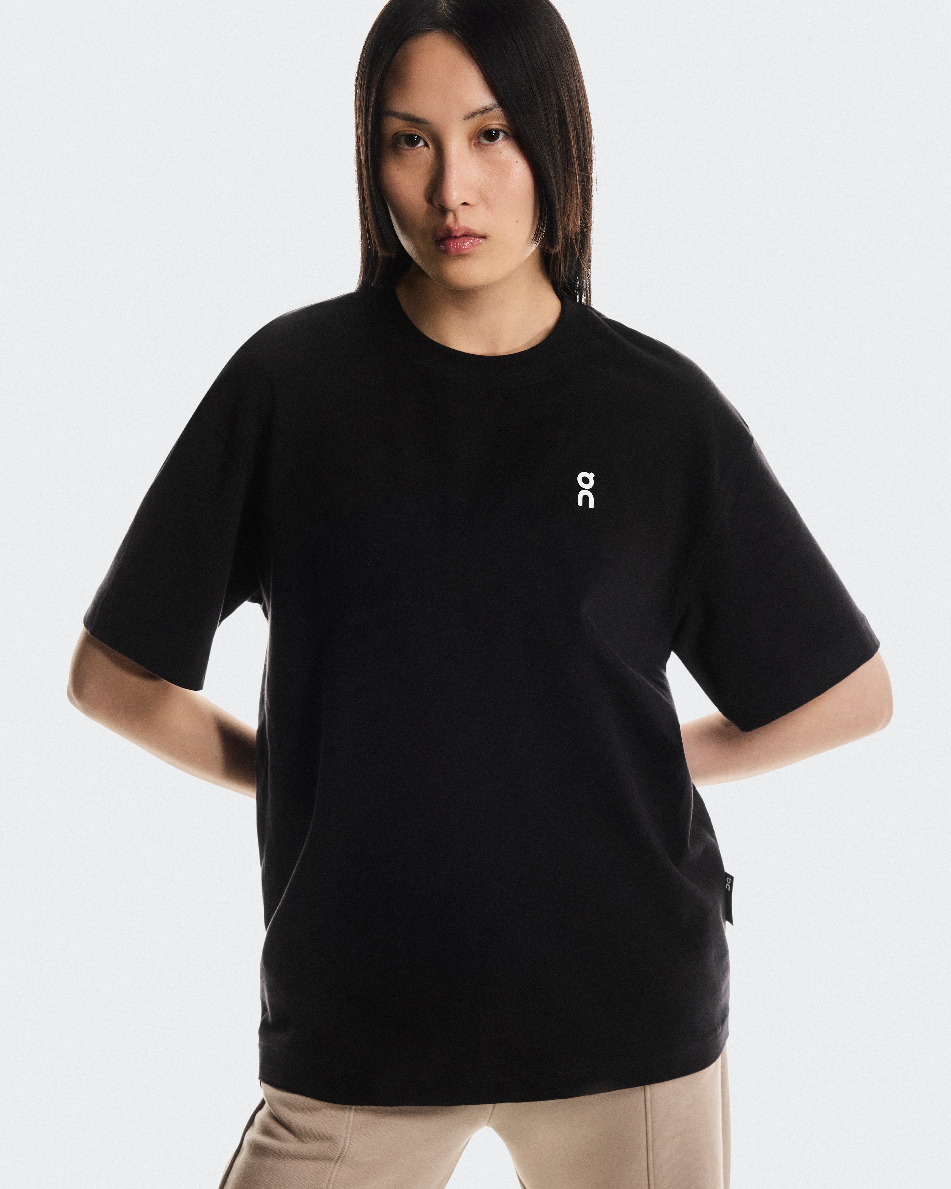 On Club T Graphic Black | Olive (Women'S)