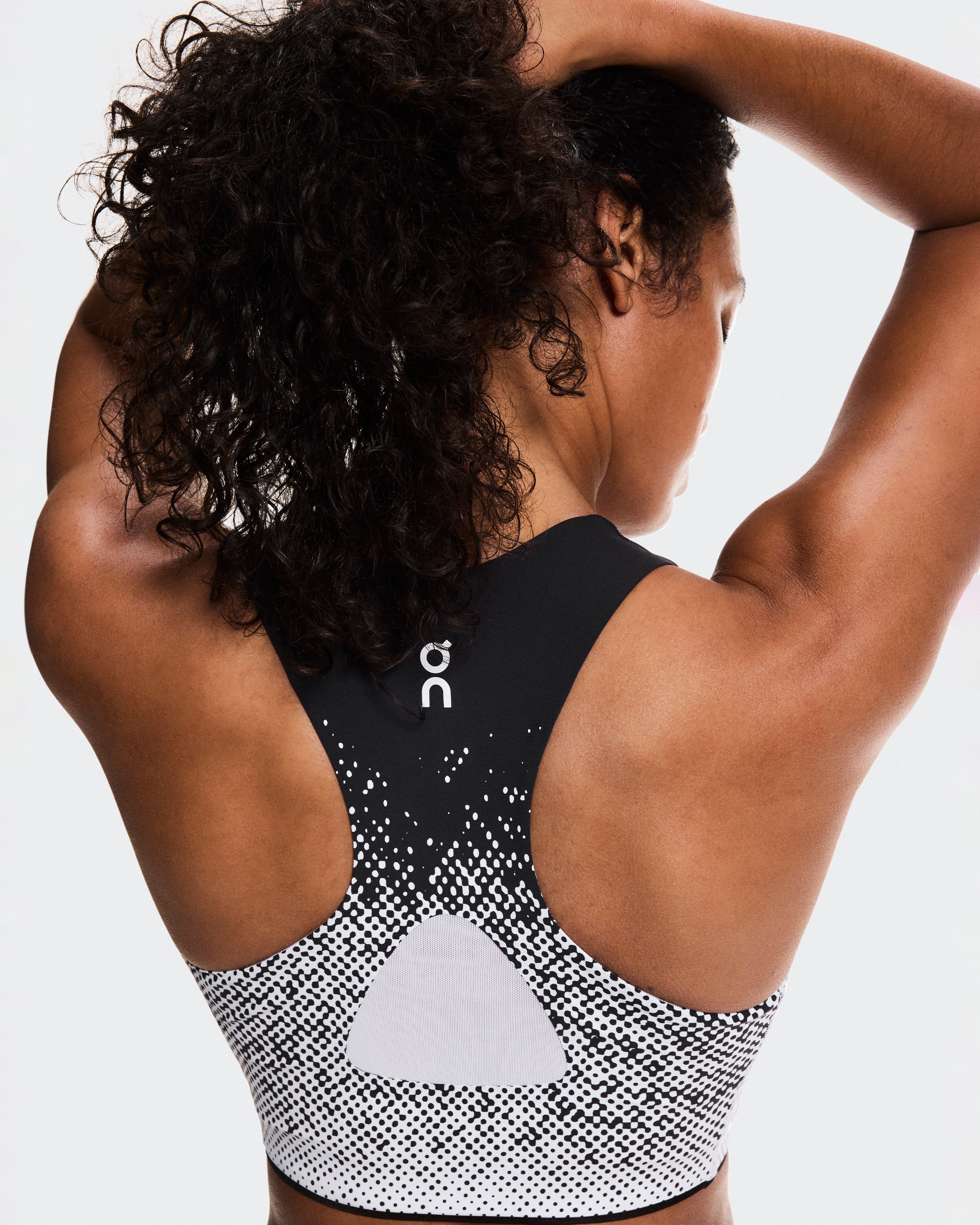 On Zero Crop White | Black (Women'S)