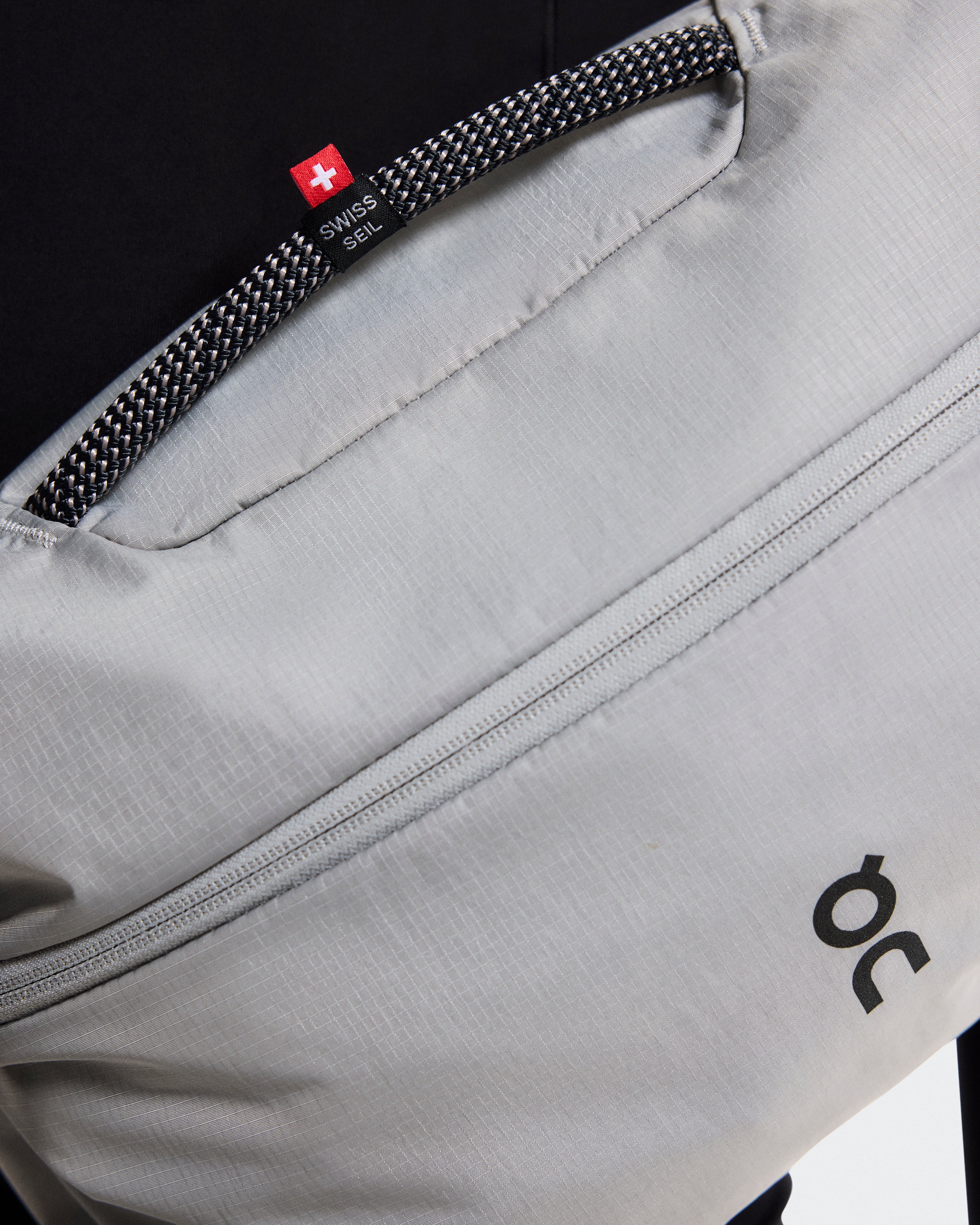 On Sling Pack 9L Glacier | Black
