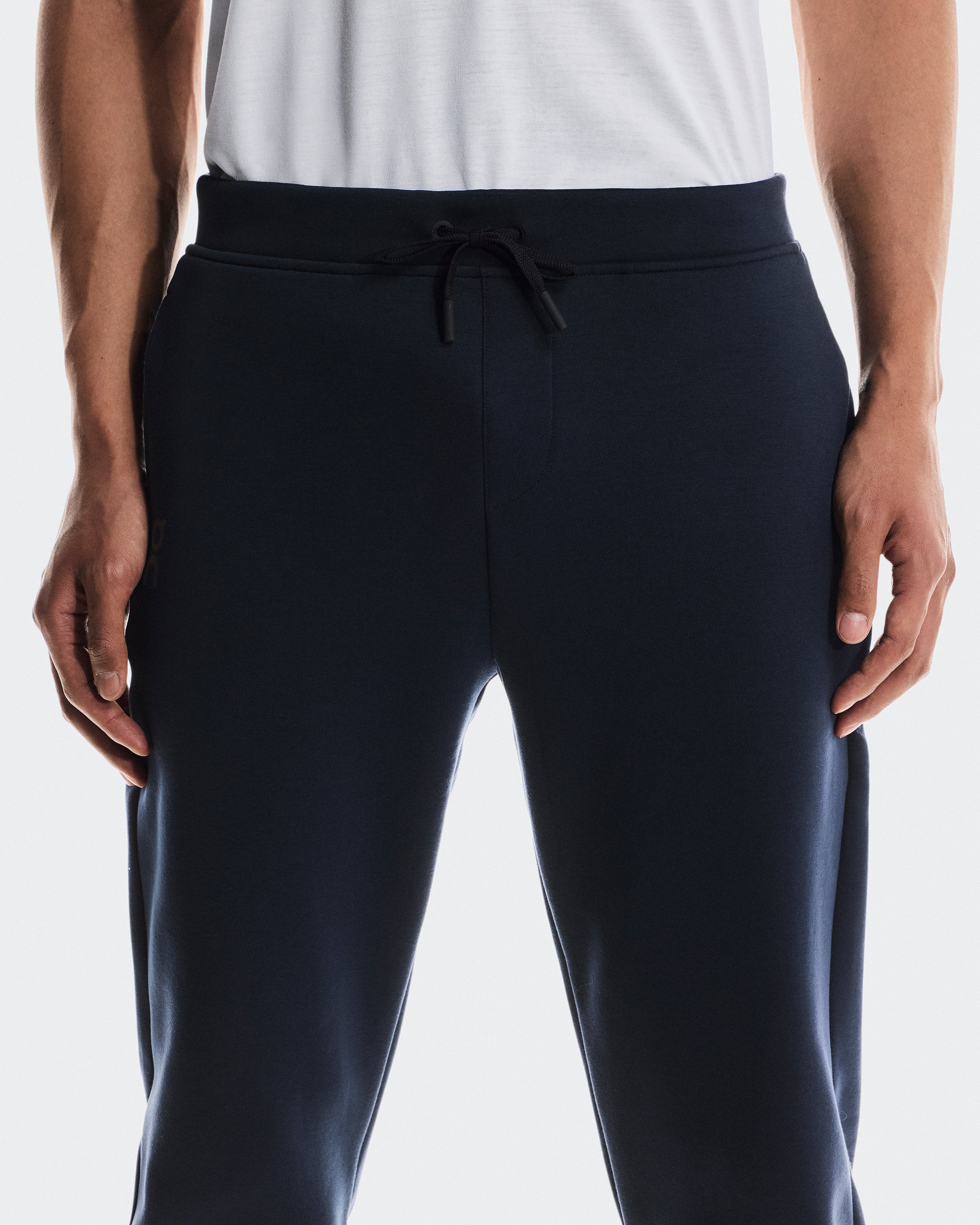 On Focus Tech Sweatpants Navy