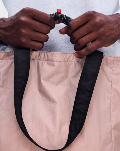 On Tote Pack 25L Biscuit | Black