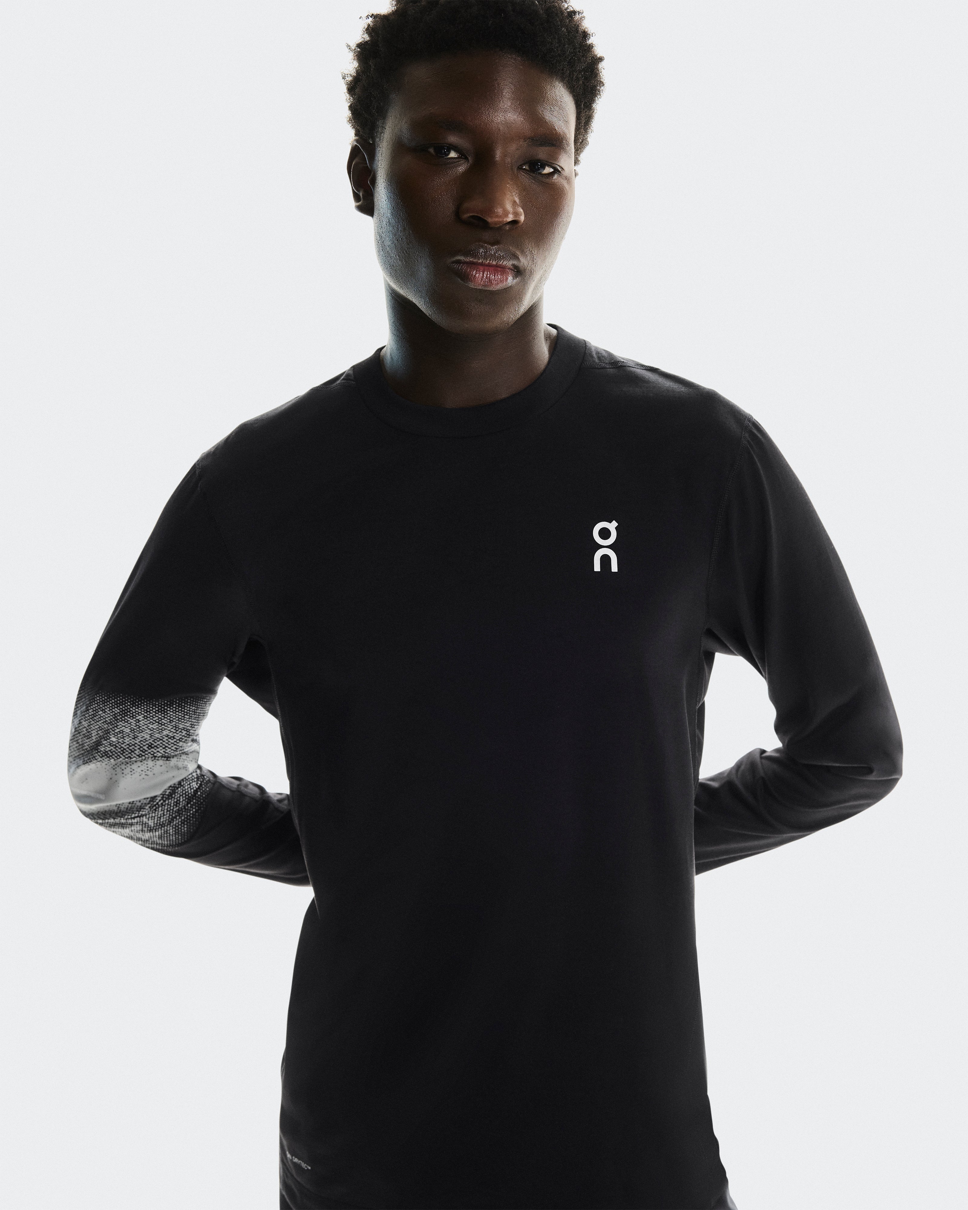 On Train Long-T Graphic Black