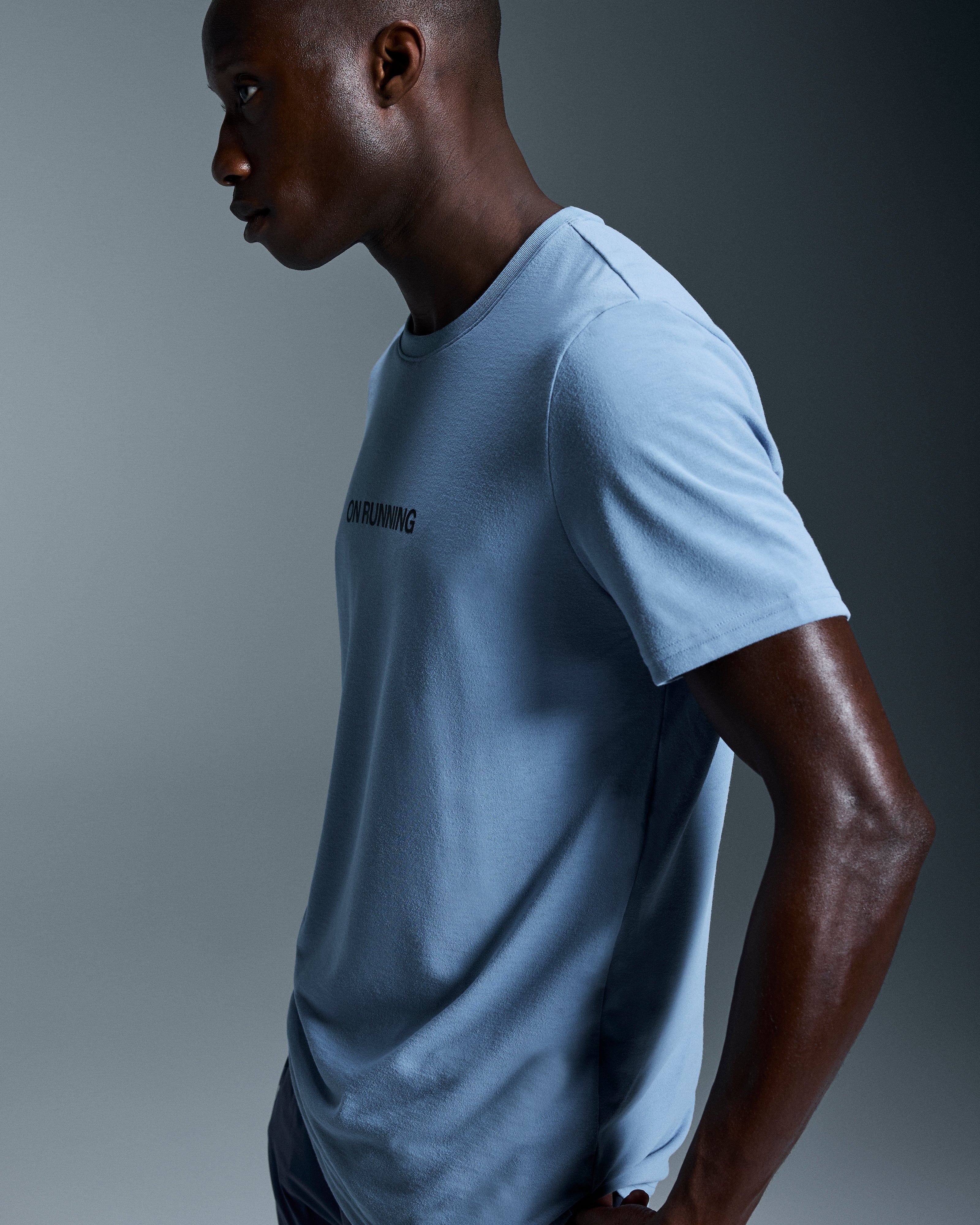 On On Run-T Chambray