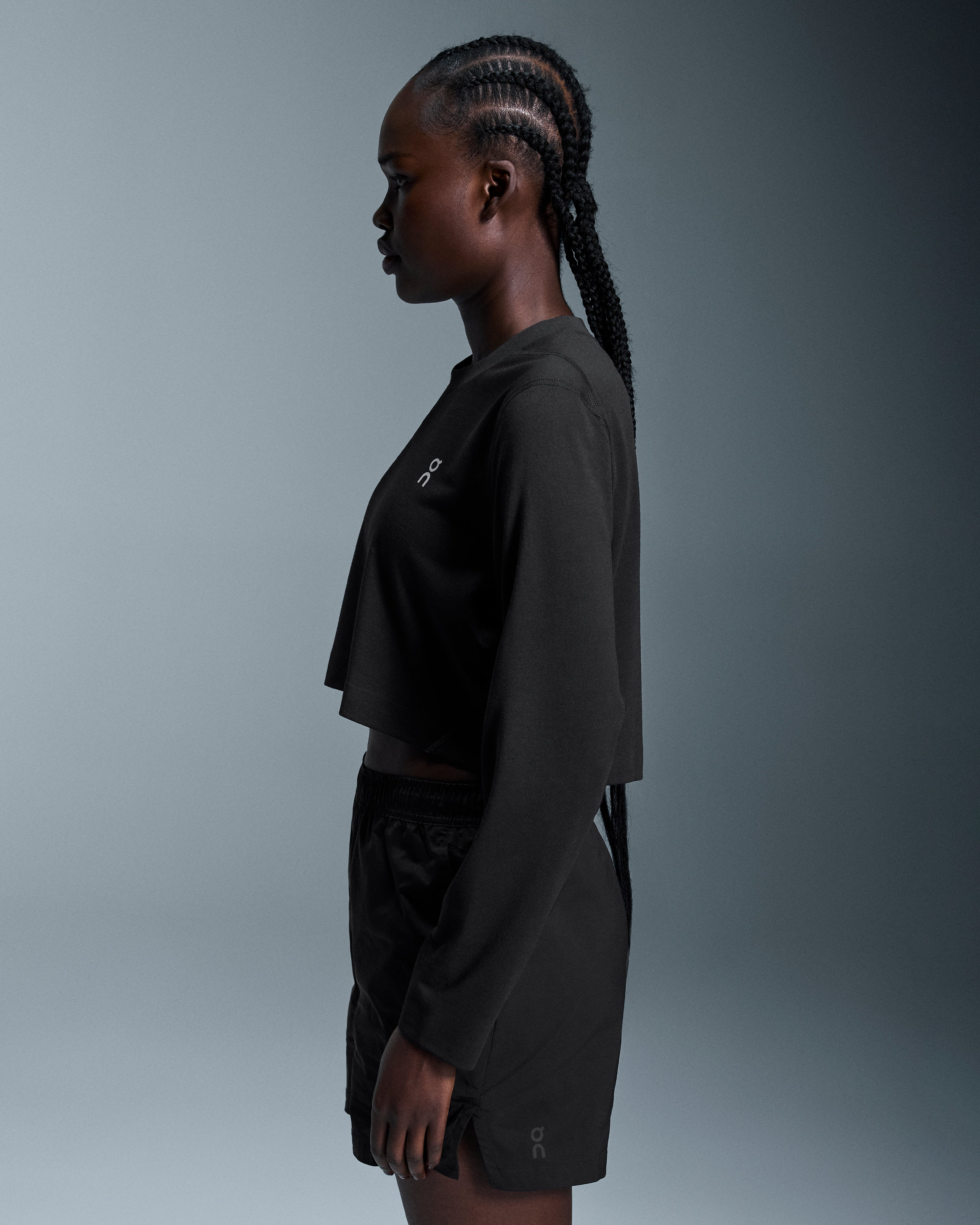 On Train Long-T Crop Black (Women's)