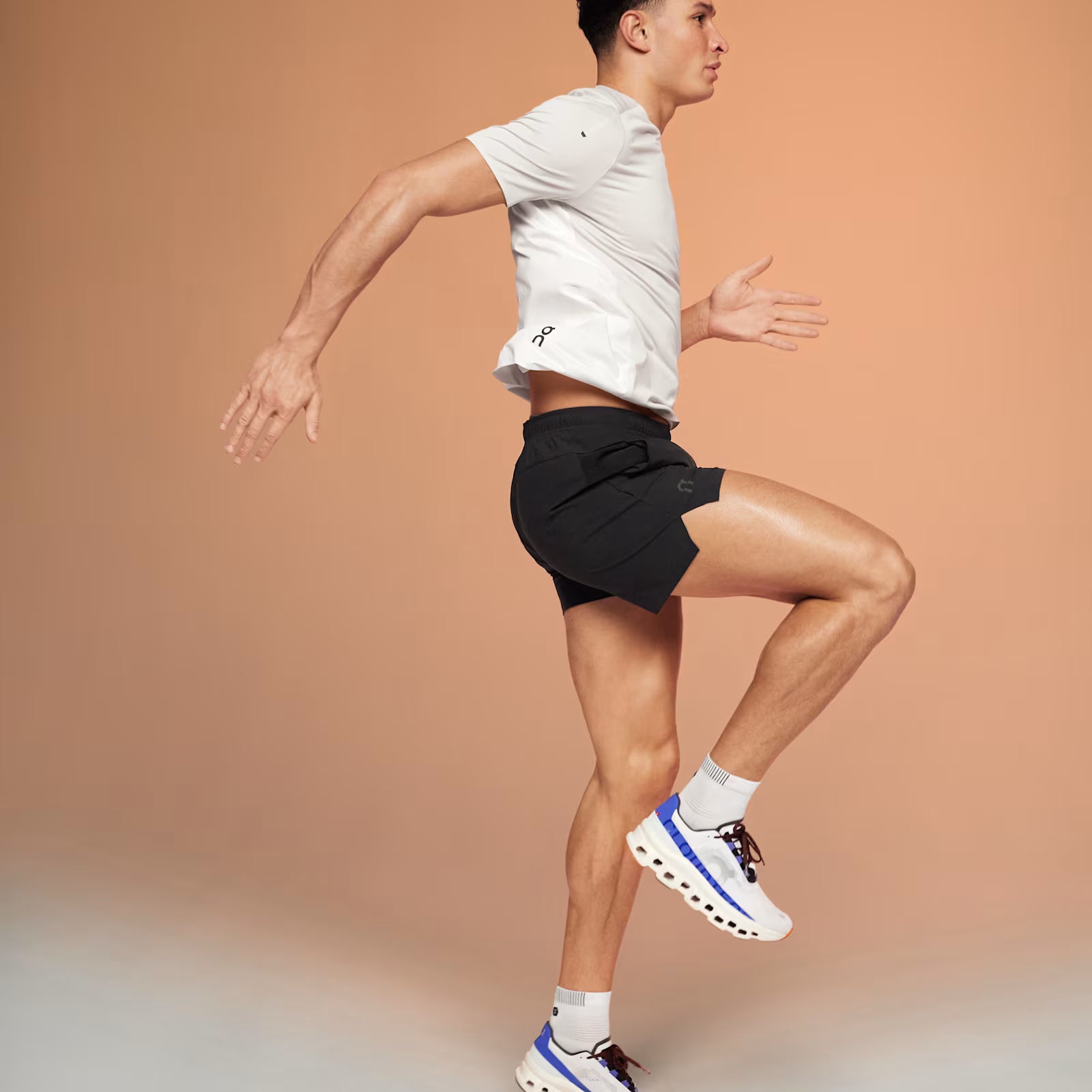 On Essential Shorts Black