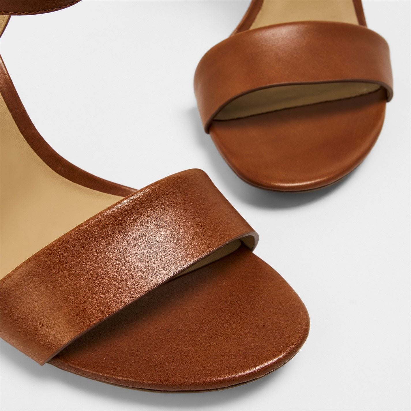  Gwen Sandals Deep Saddle Tan