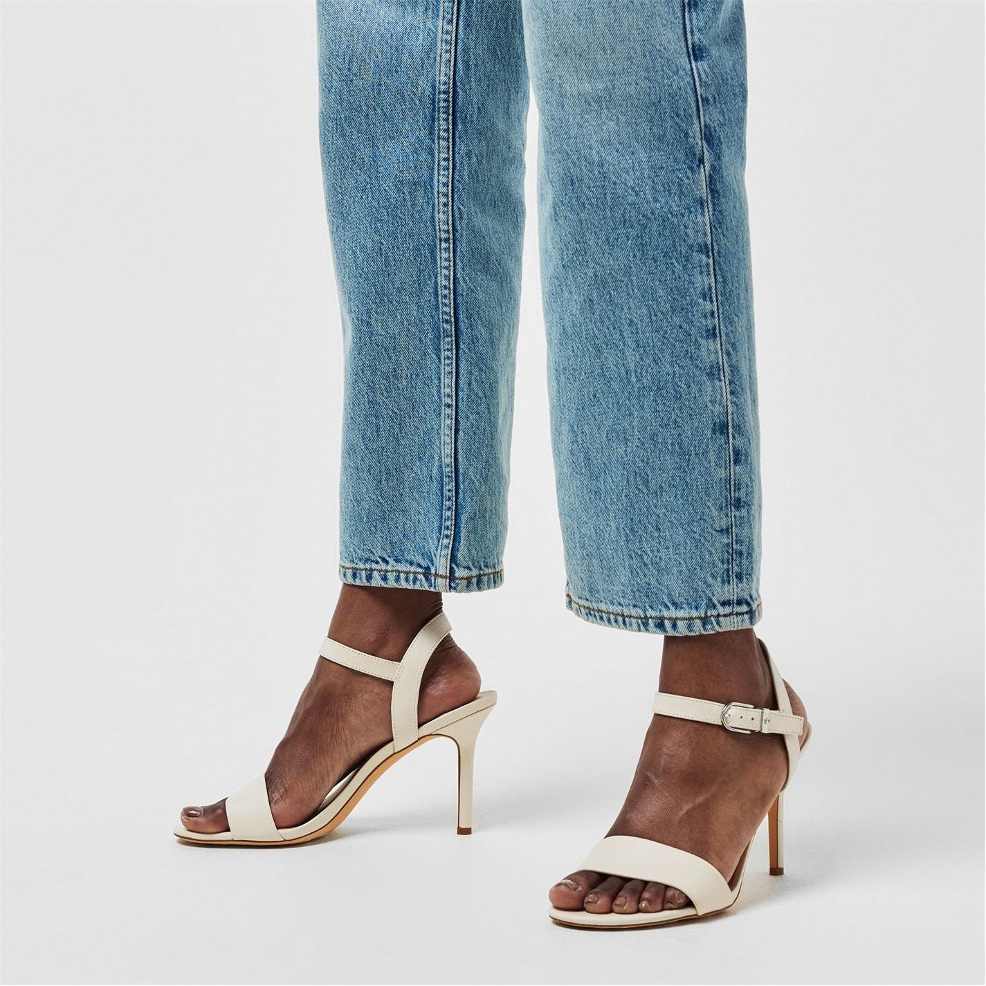  Gwen Sandals Soft White
