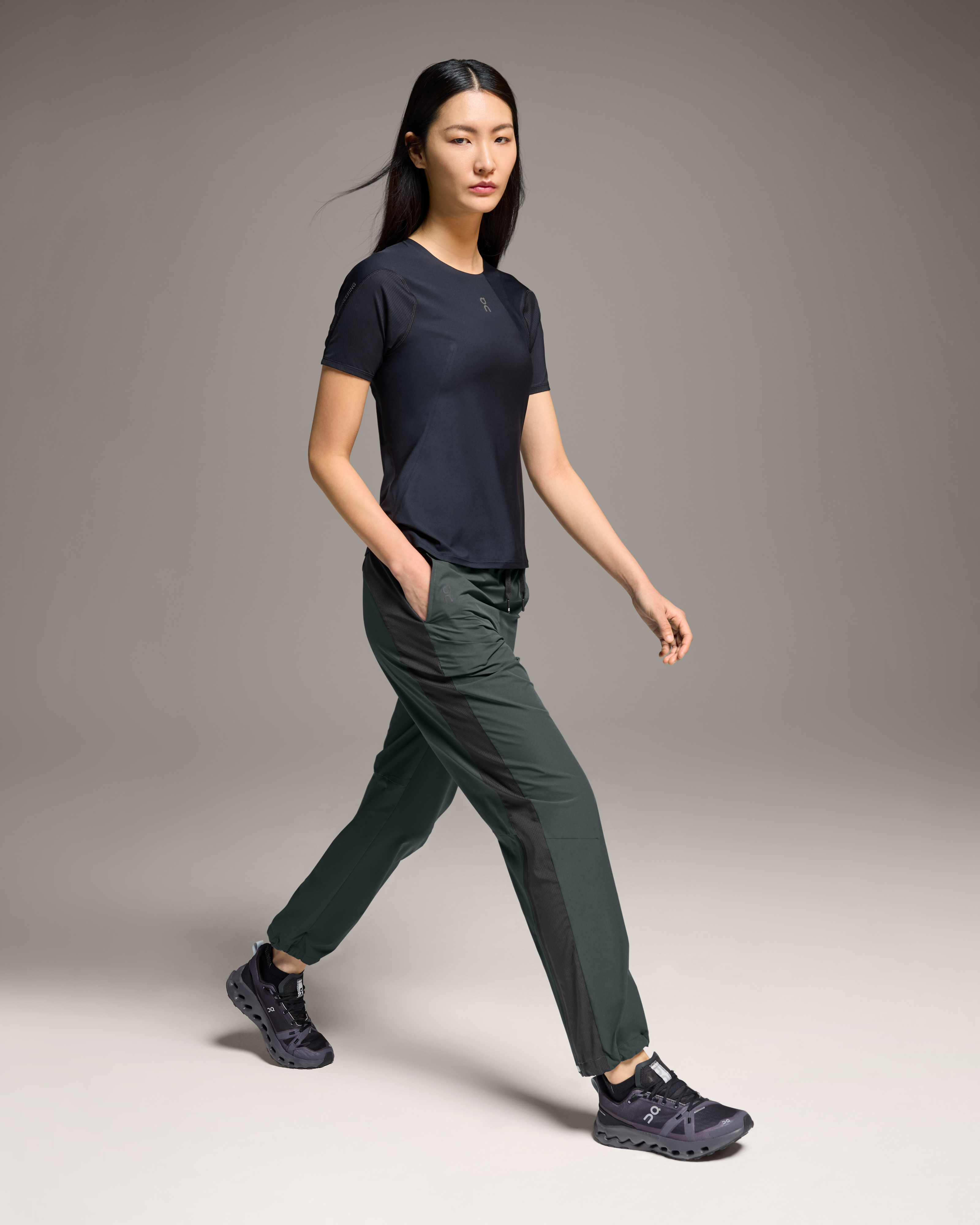 On Track Pants Lead | Black (Women'S)