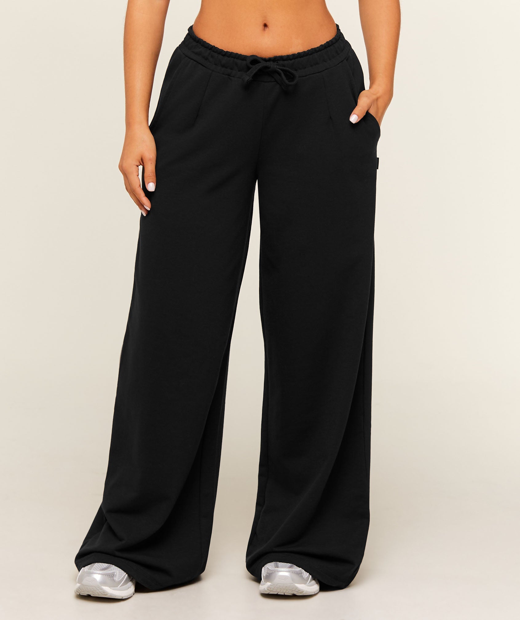 Women's Gymshark Lightweight Wide Leg Pant Short Black