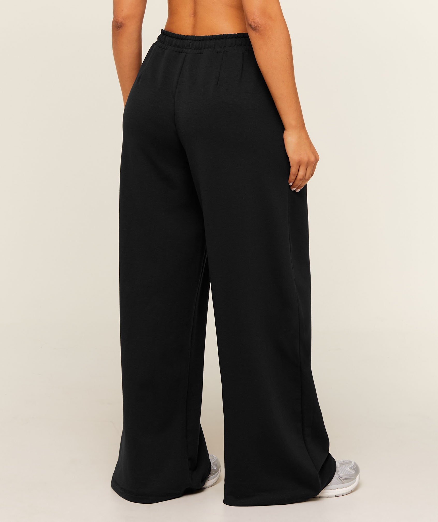 Women's Gymshark Lightweight Wide Leg Pant Short Black