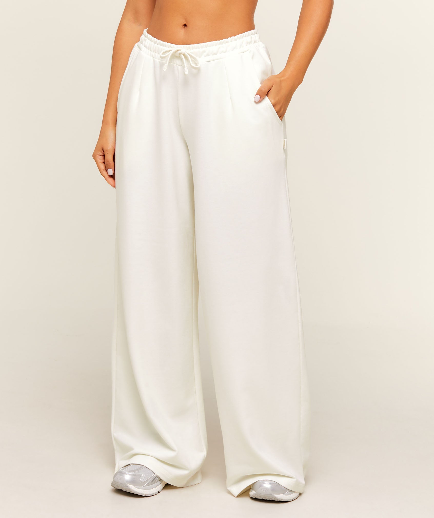 Women's Gymshark Lightweight Wide Leg Pant Short Soft White