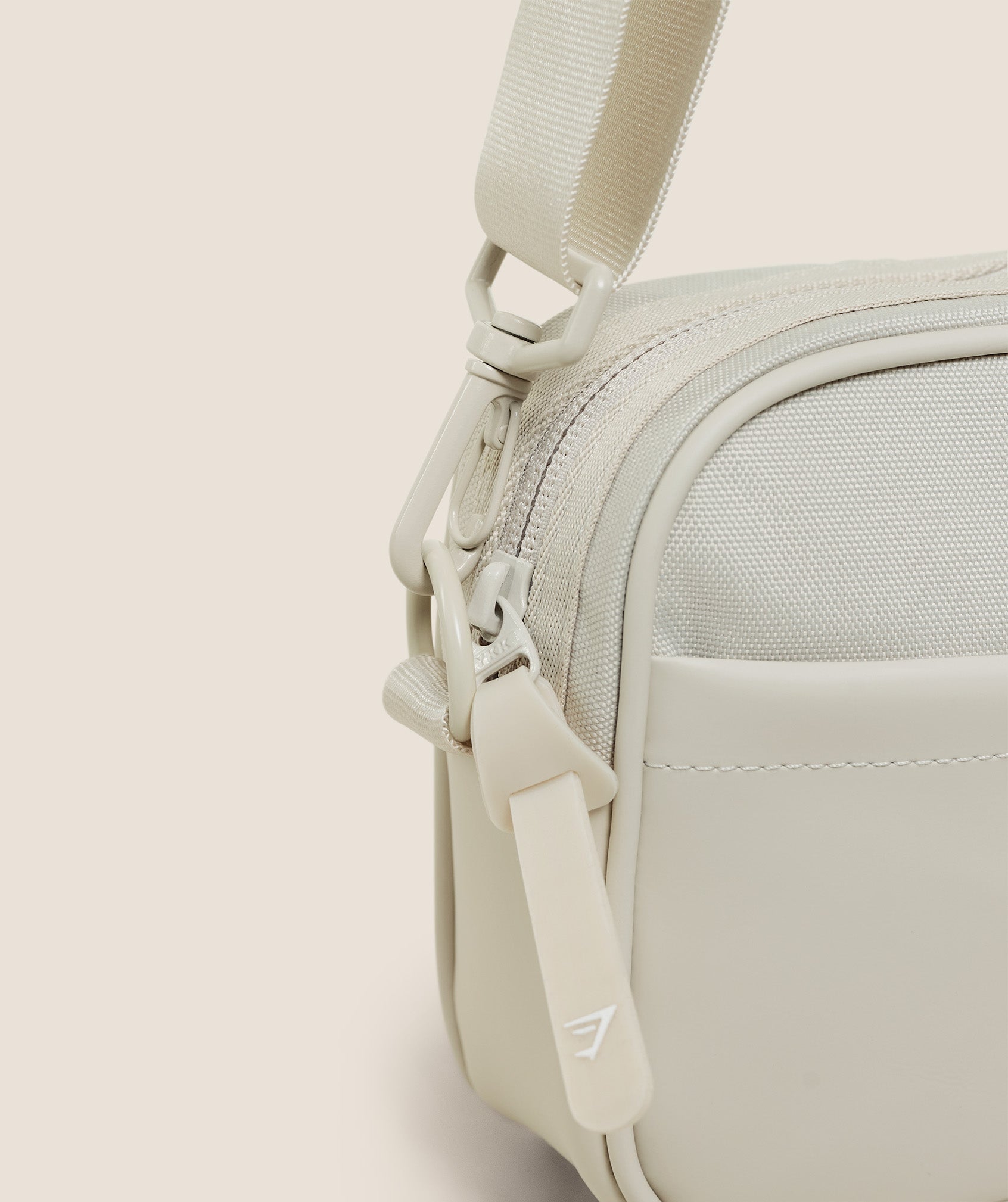 Gymshark Everyday Camera Bag Pebble Grey