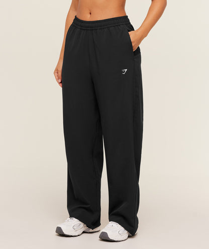 Women's Gymshark Training Everyday Woven Straight Leg Short Pants Gs Black