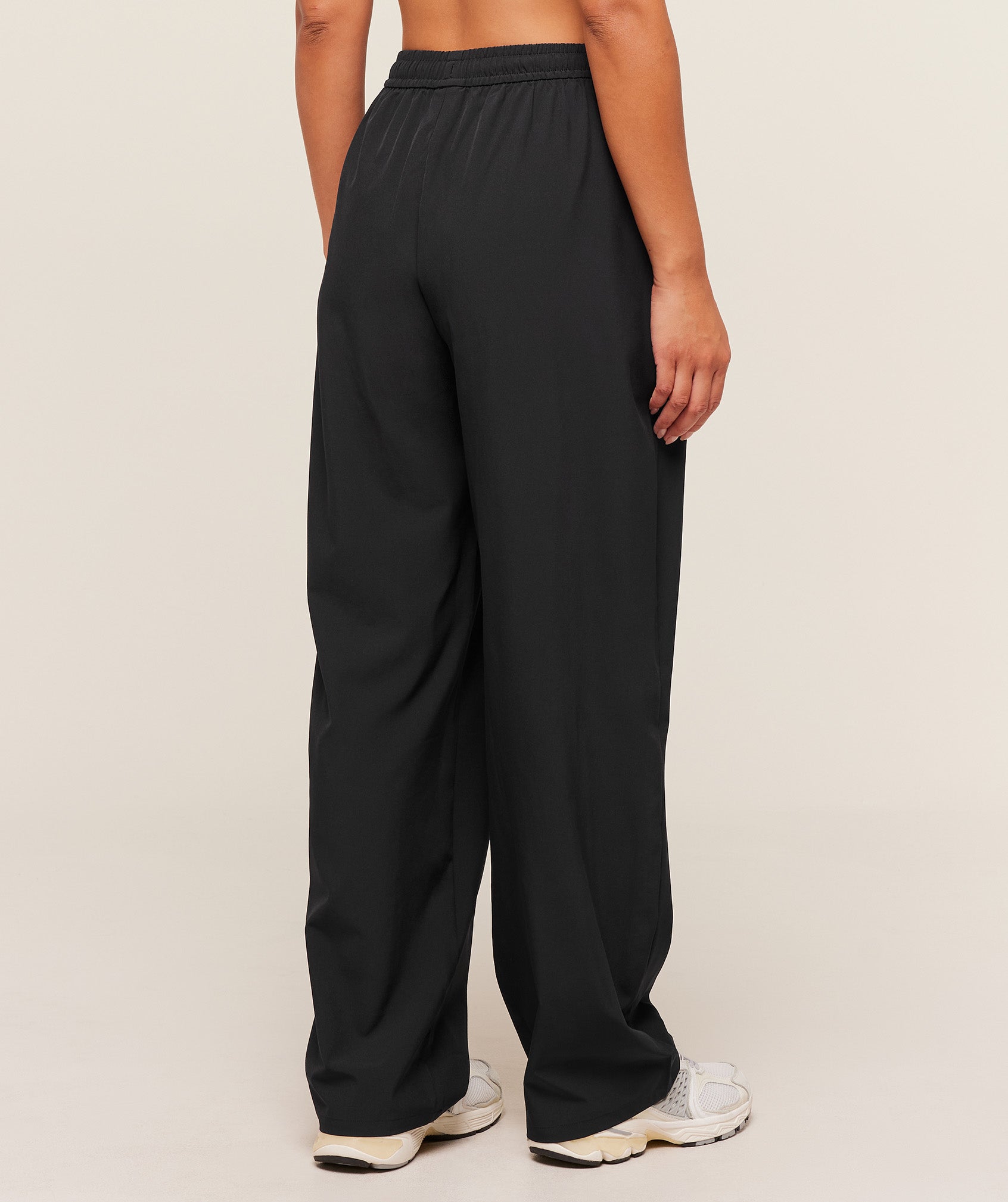 Women's Gymshark Everyday Woven Straight Leg Joggers Black