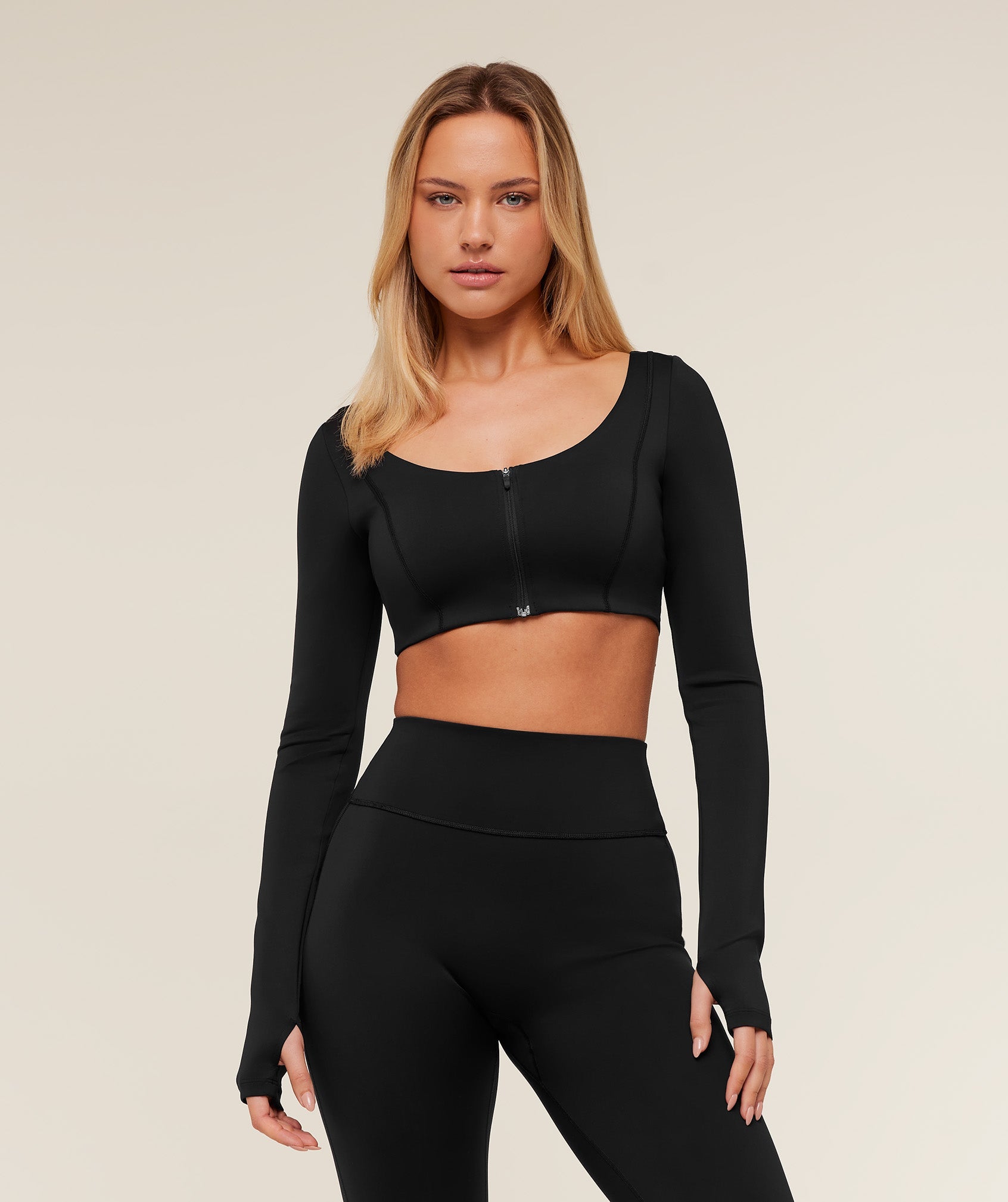 Women's Gymshark Flow Long Sleeve Crop Top With Cups Gs Black