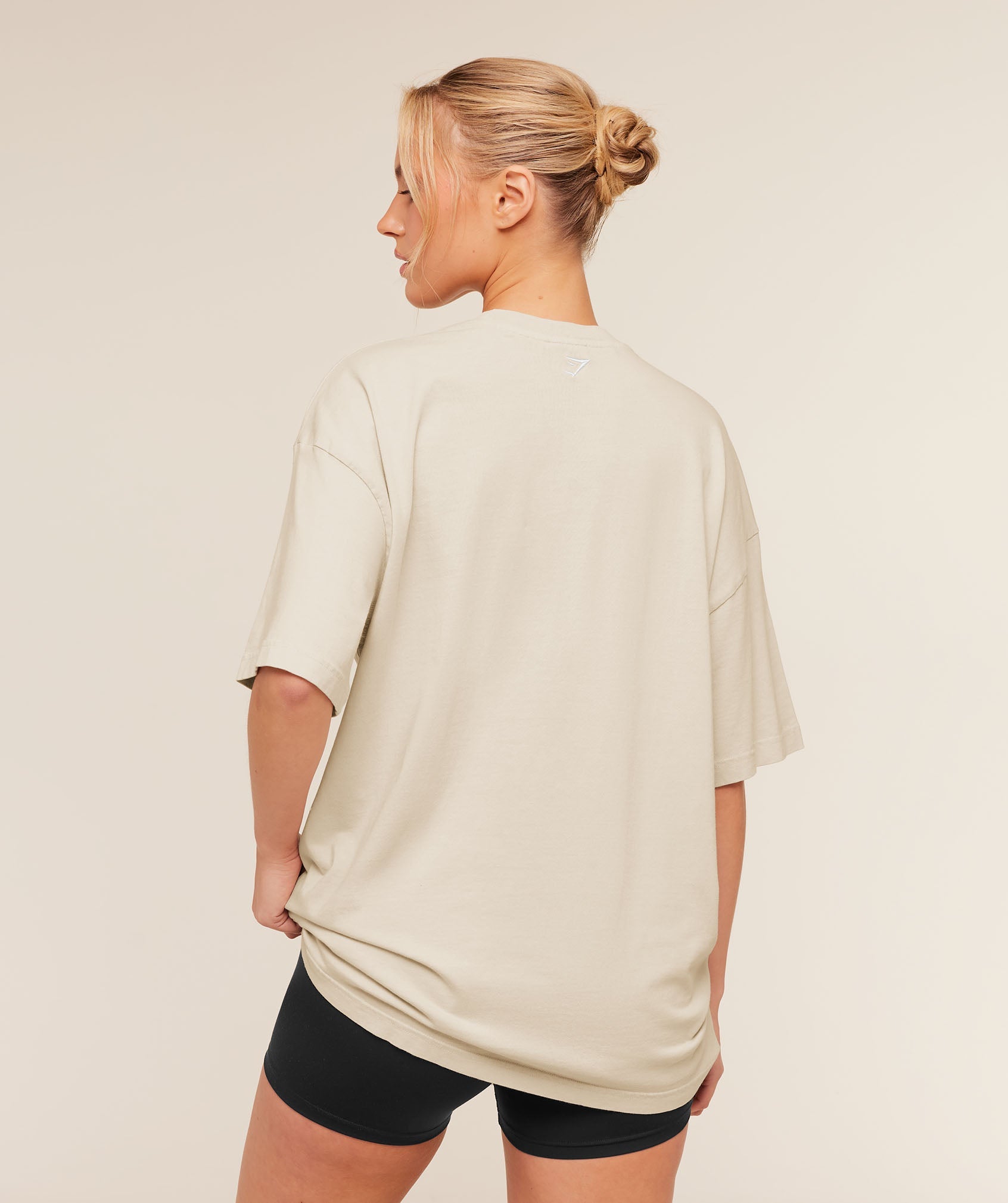 Women's Gymshark Chainstitch Graphic Short Sleeve T-Shirt Pebble Grey
