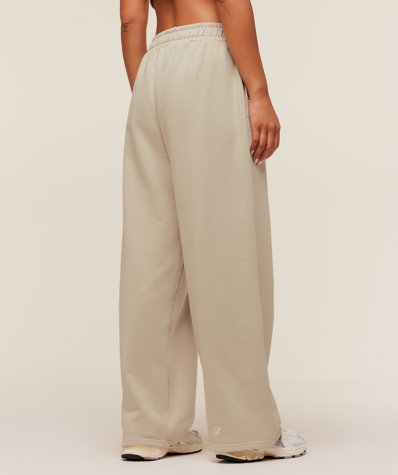 Women's Gymshark Fitness Embroidered Graphic Wide Leg Joggers Pebble Grey