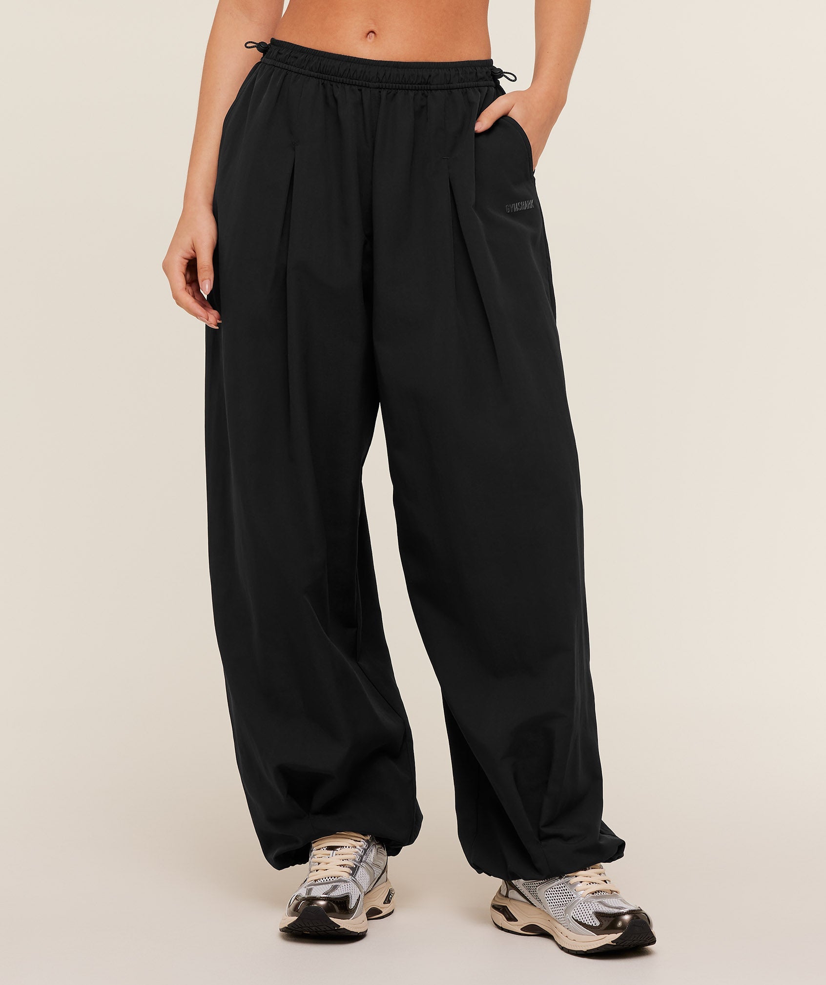 Women's Gymshark Weekend Lifestyle Parachute Pant Gs Black