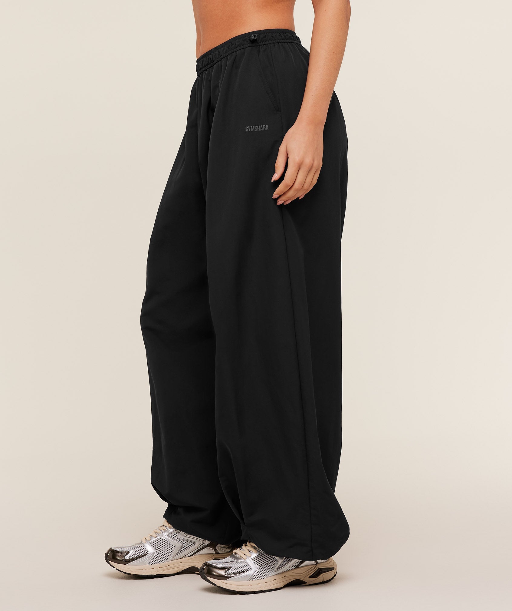 Women's Gymshark Weekend Lifestyle Parachute Pant Gs Black