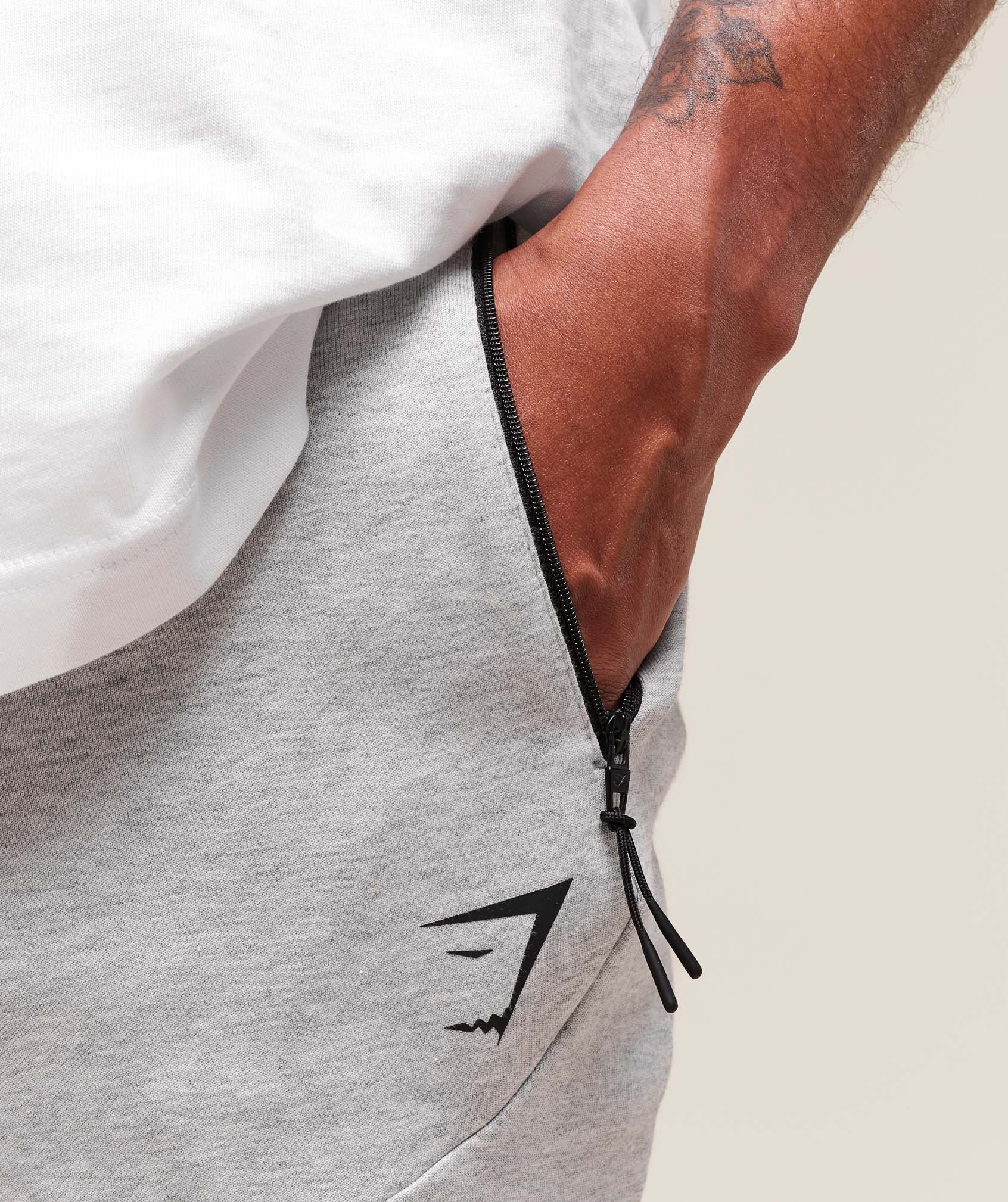 Gymshark Interlock Tech 6" Shorts Light Grey Core Marl