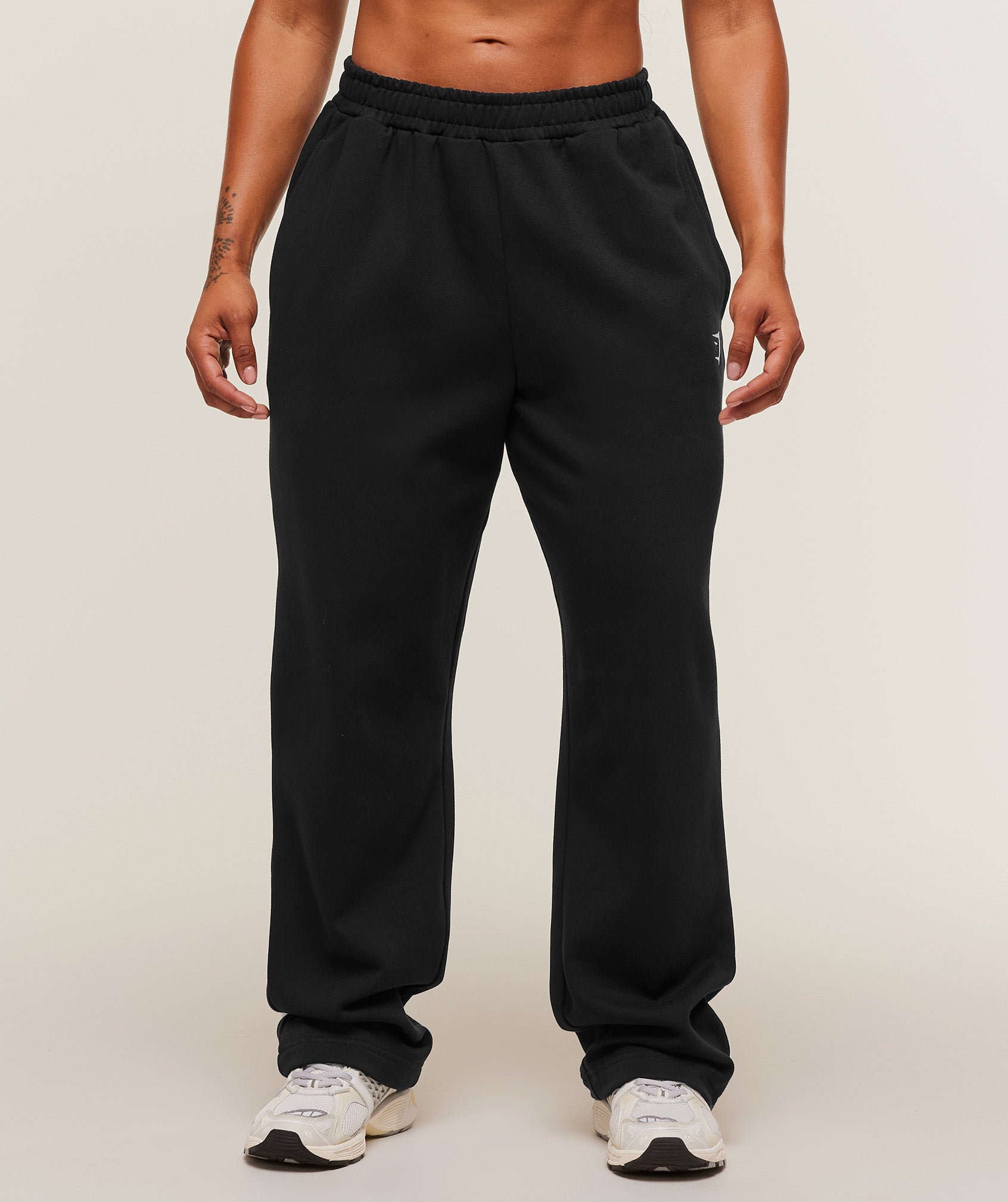 Women's Gymshark Training Fleece Straight Leg Short Pants Black