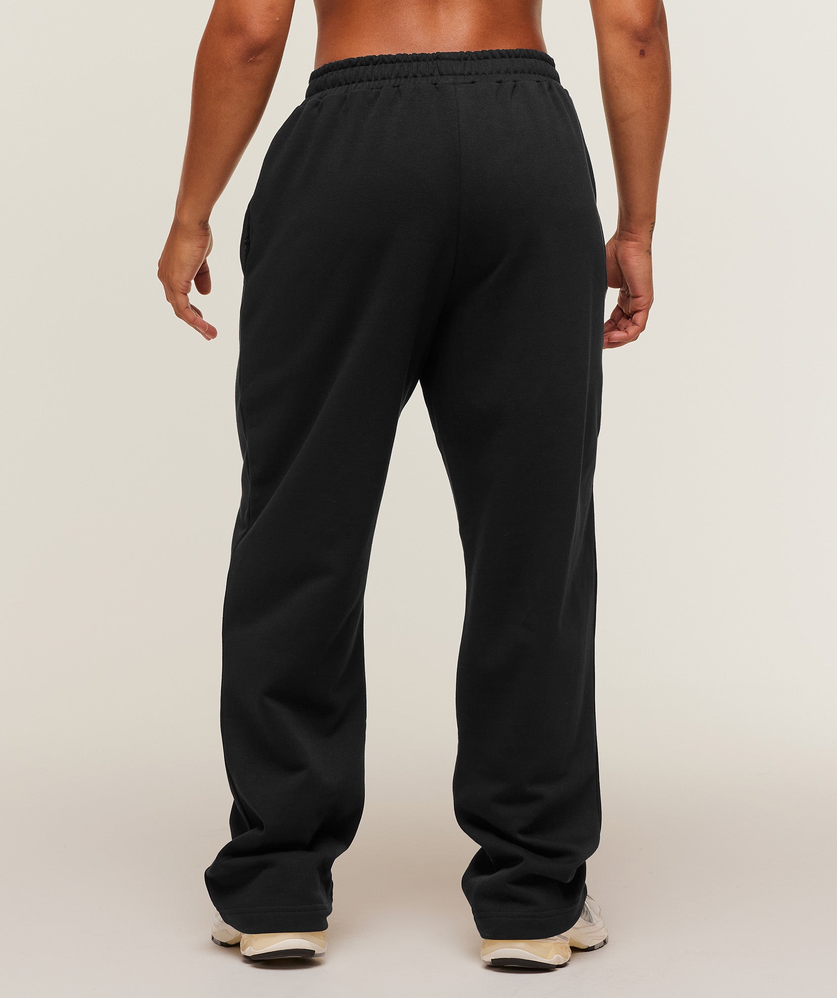 Women's Gymshark Training Fleece Straight Leg Short Pants Black