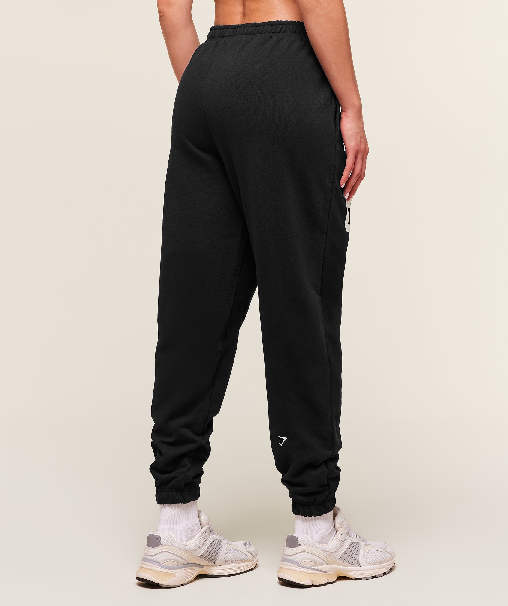 Women's Gymshark Varsity Graphic Oversized Jogger Black