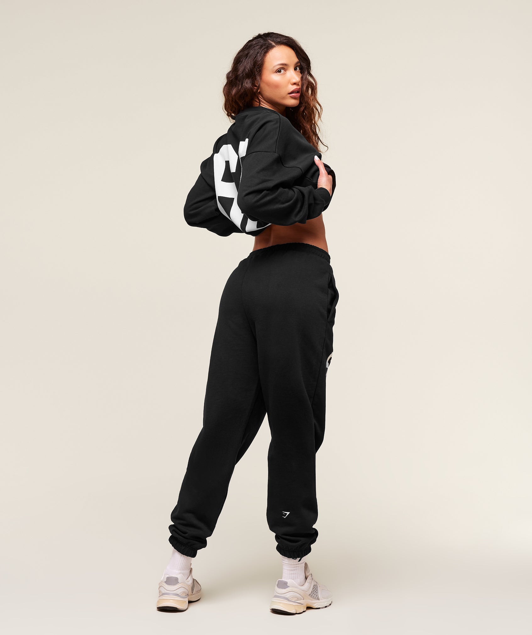 Women's Gymshark Varsity Graphic Oversized Jogger Black