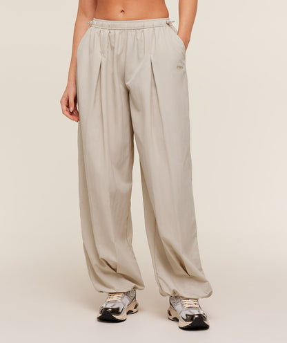 Women's Gymshark Weekend Lifestyle Parachute Pants Pebble Grey