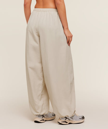 Women's Gymshark Weekend Lifestyle Parachute Pants Pebble Grey
