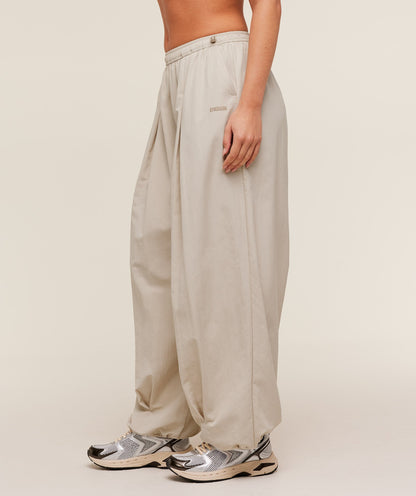 Women's Gymshark Weekend Lifestyle Parachute Pants Pebble Grey