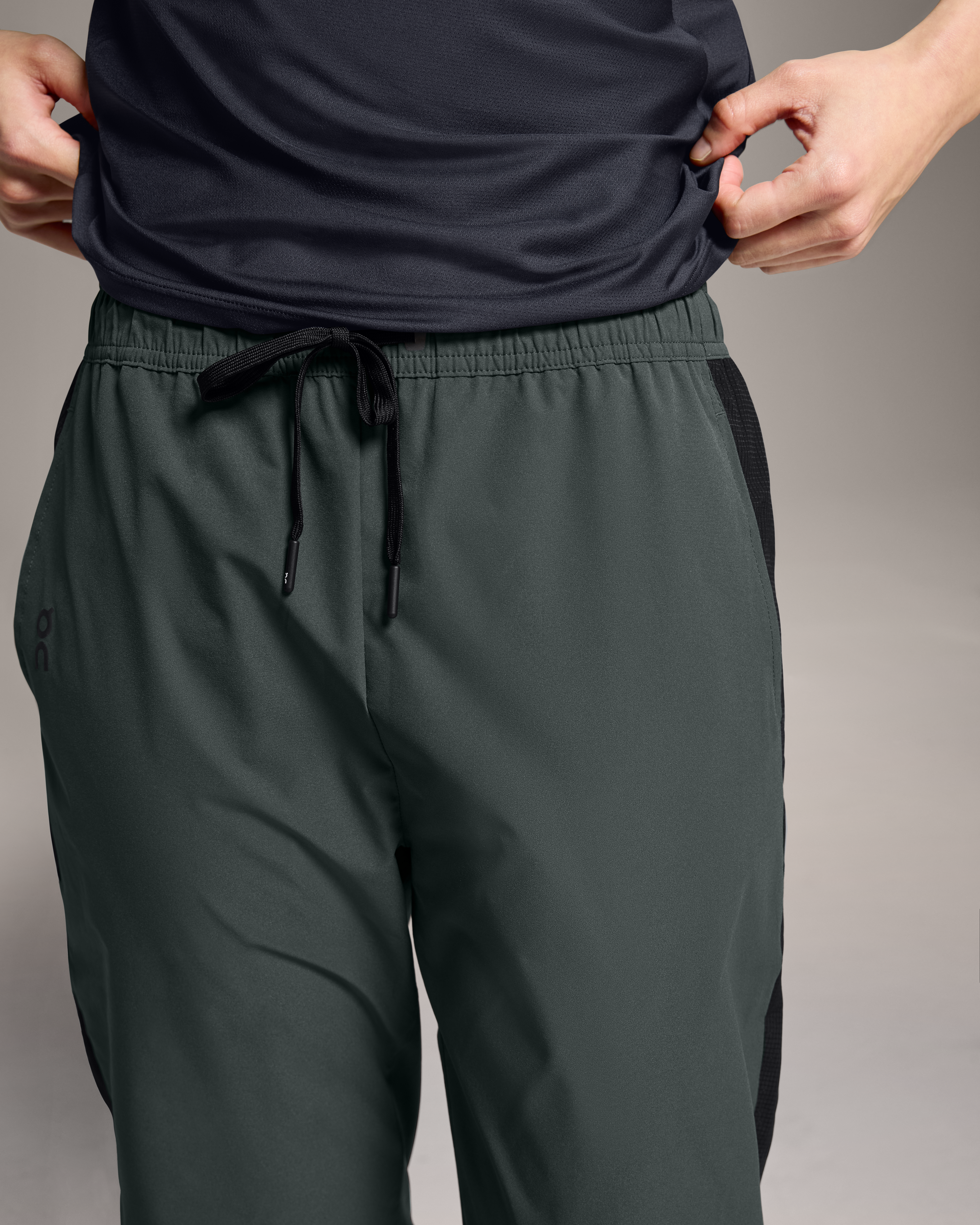 On Track Pants Lead | Black (Women'S)
