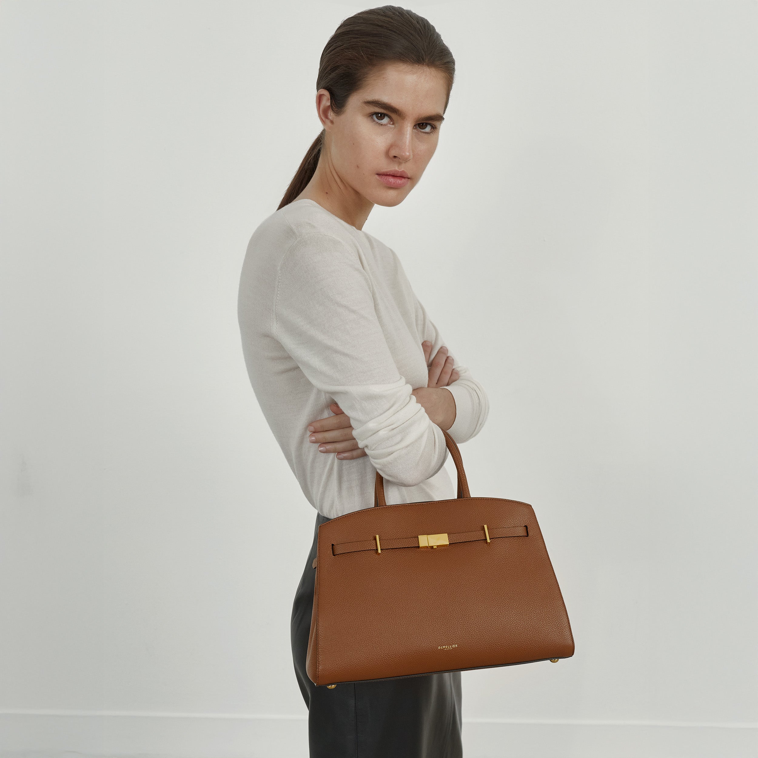 DeMellier The Midi Hudson tan small grain